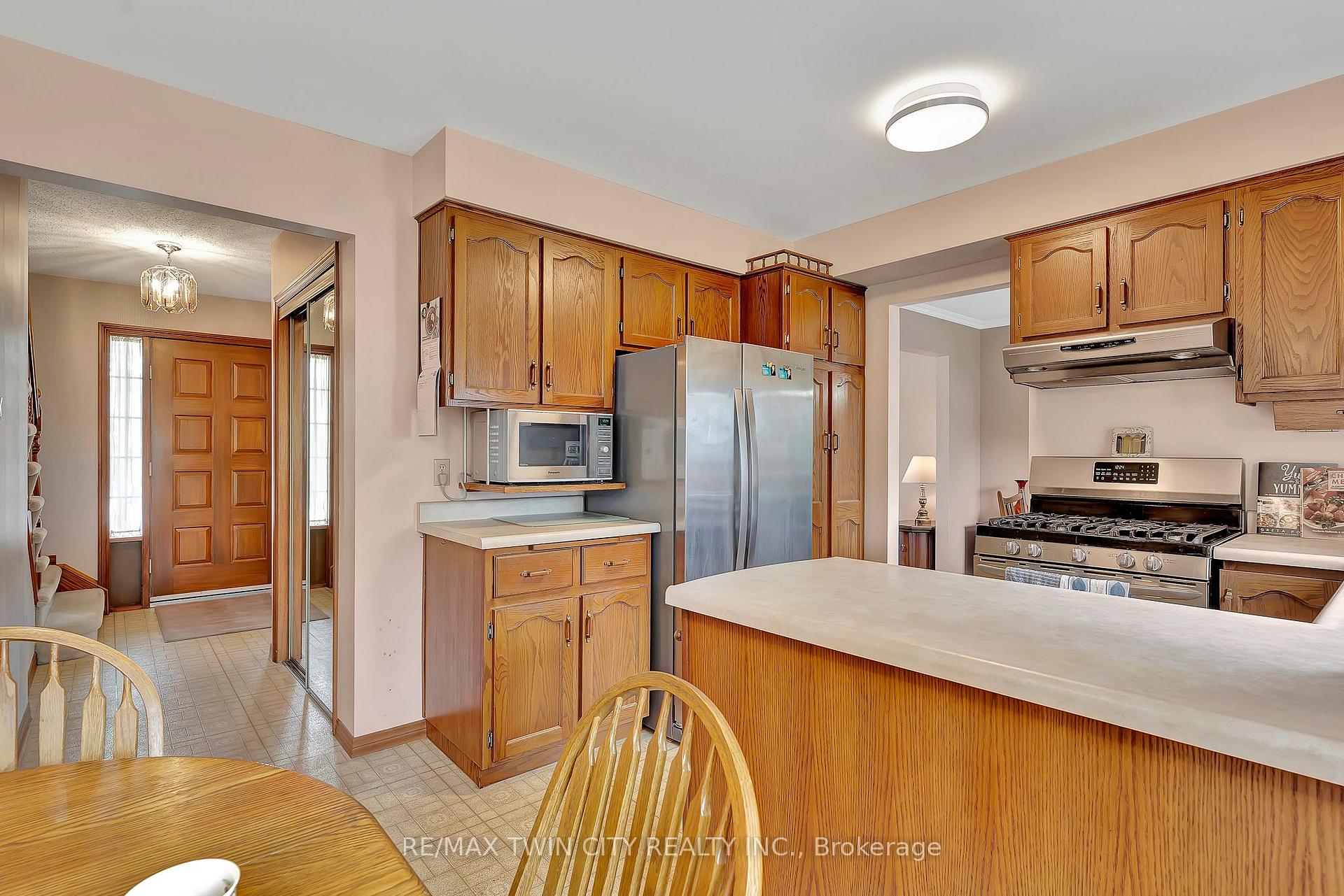 Photo 31 of 331 Auburn Drive, Waterloo — HOMEH