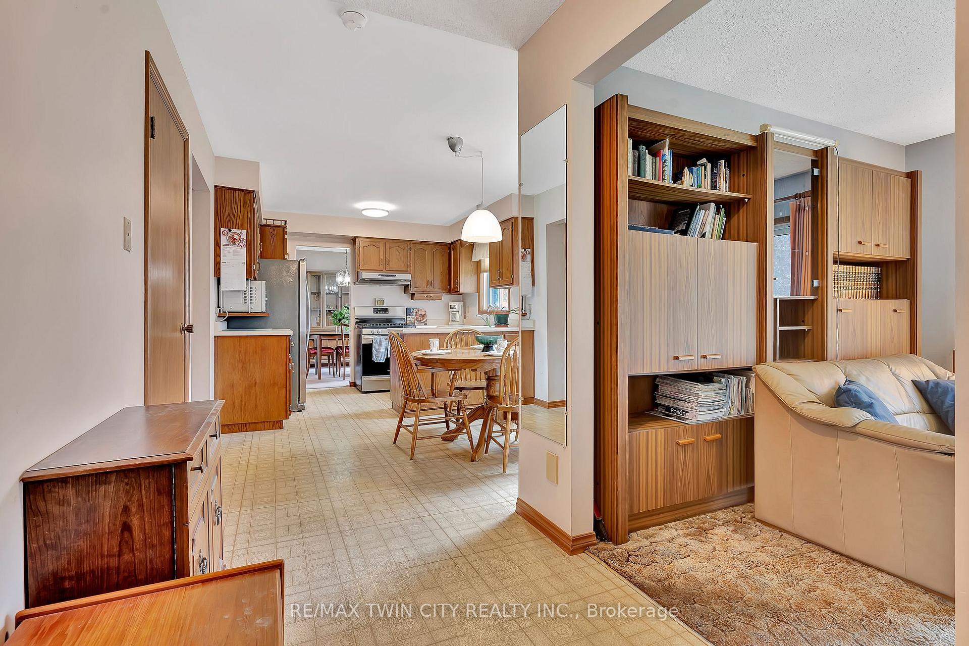 Photo 18 of 331 Auburn Drive, Waterloo — HOMEH