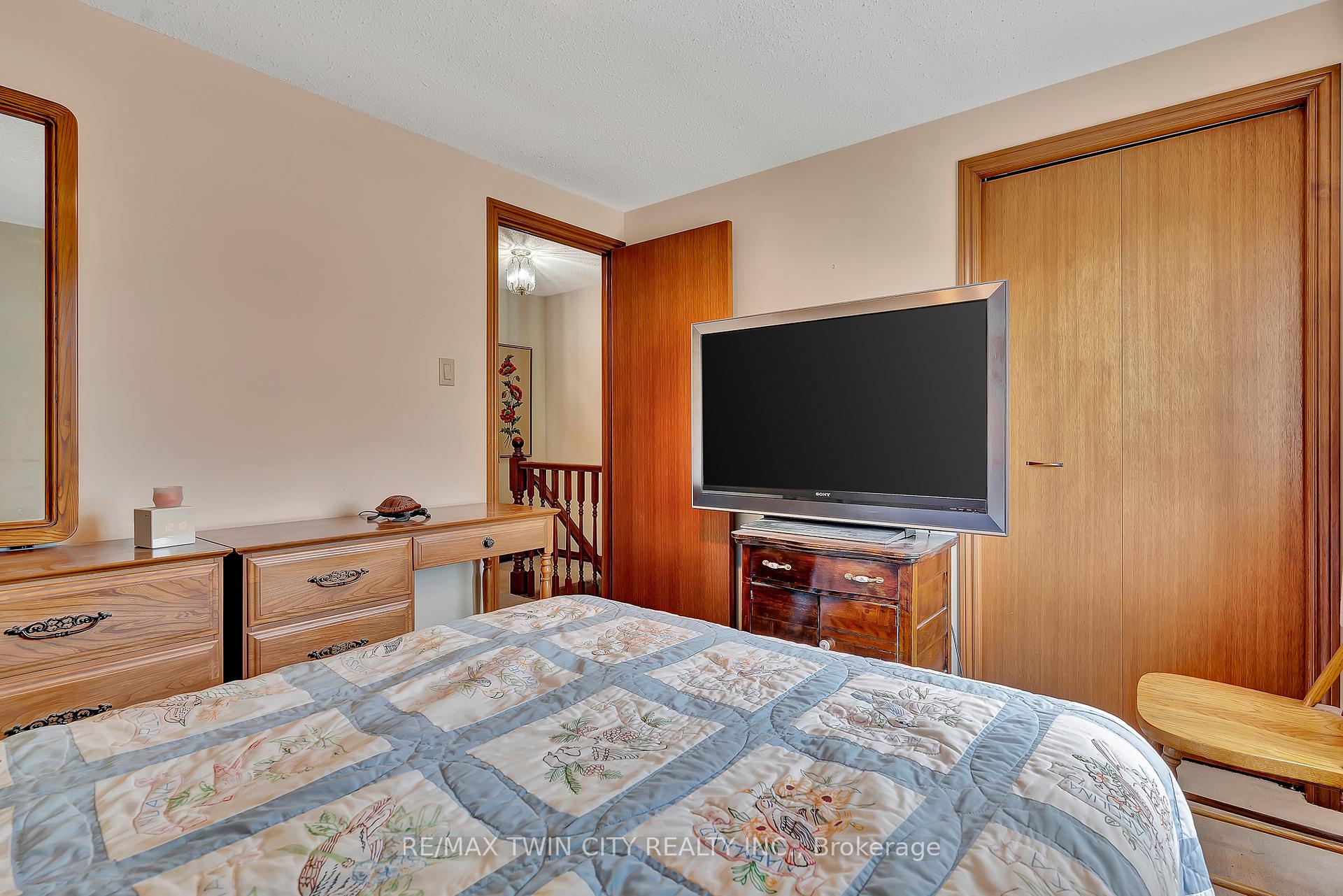 Photo 23 of 331 Auburn Drive, Waterloo — HOMEH
