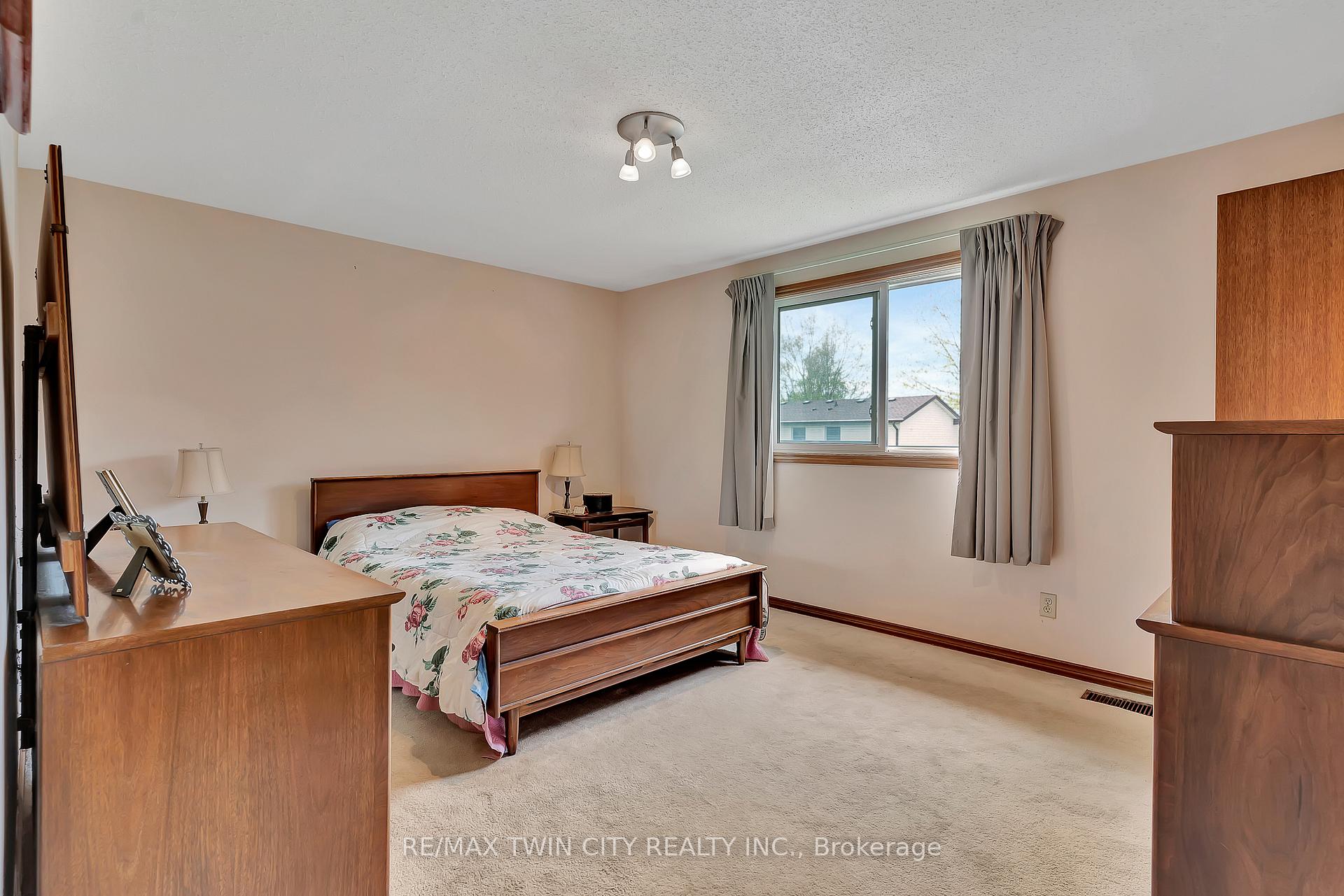 Photo 21 of 331 Auburn Drive, Waterloo — HOMEH