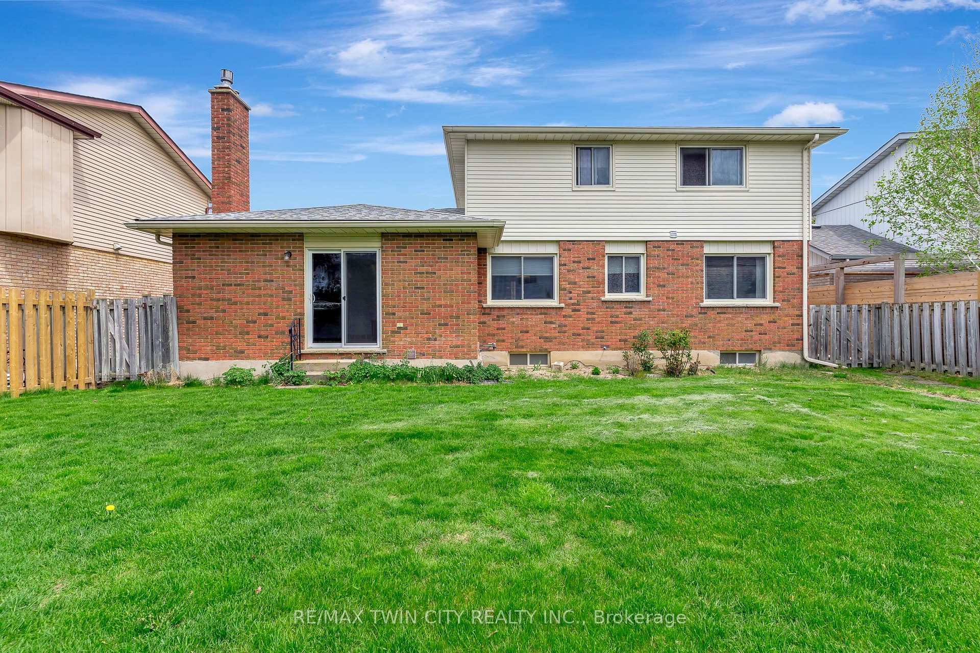 Photo 28 of 331 Auburn Drive, Waterloo — HOMEH