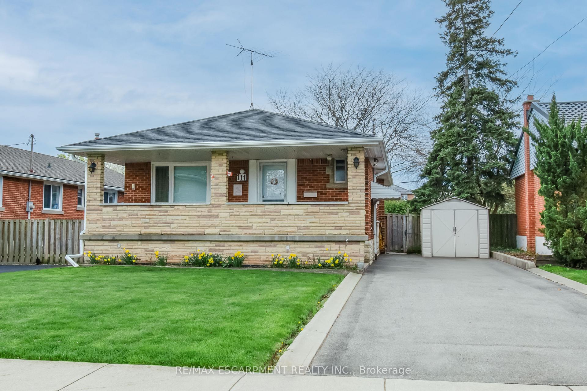 Photo 1 of 111 Castlefield Drive, Hamilton, Hampton Heights — HOMEH