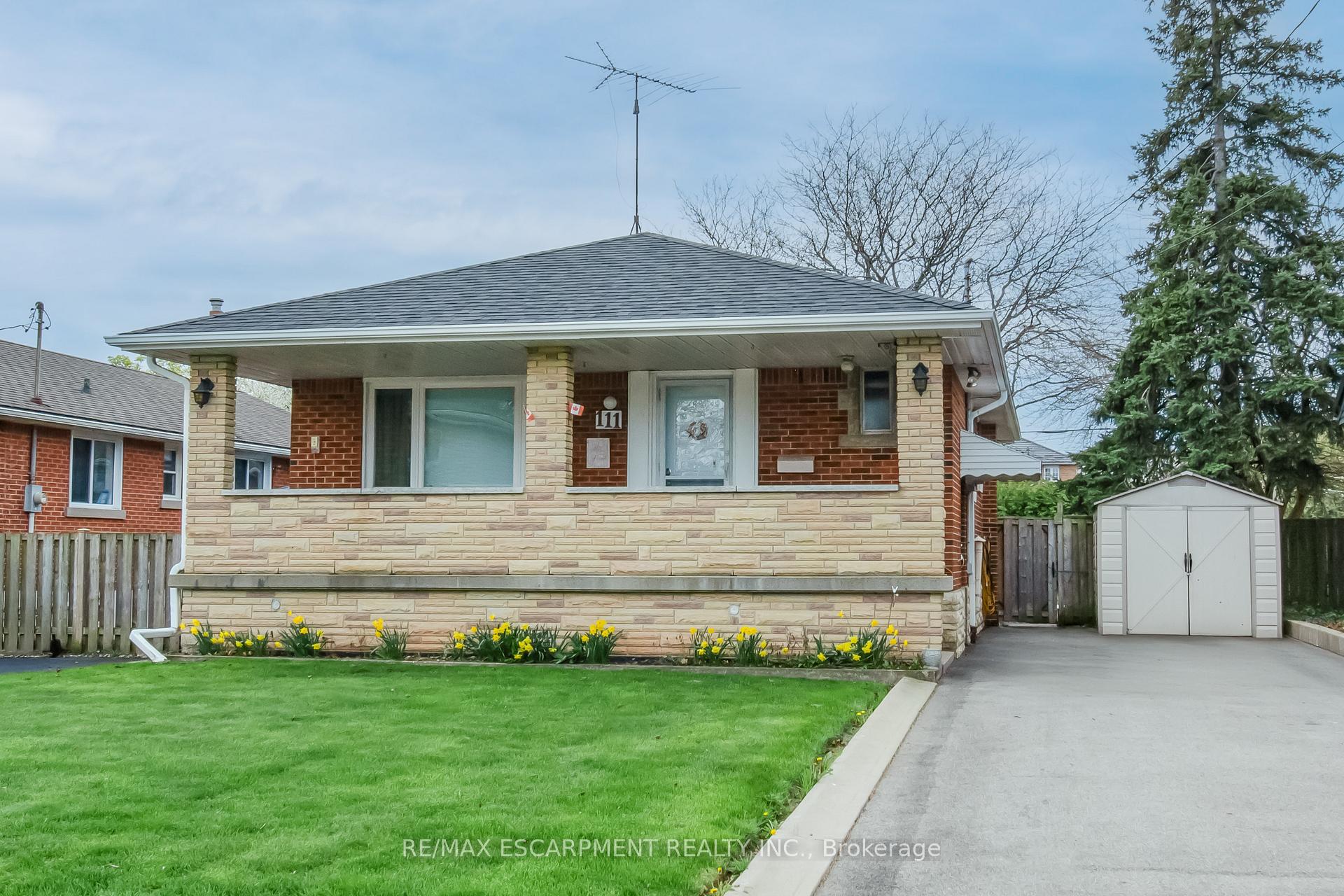 Photo 3 of 111 Castlefield Drive, Hamilton, Hampton Heights — HOMEH