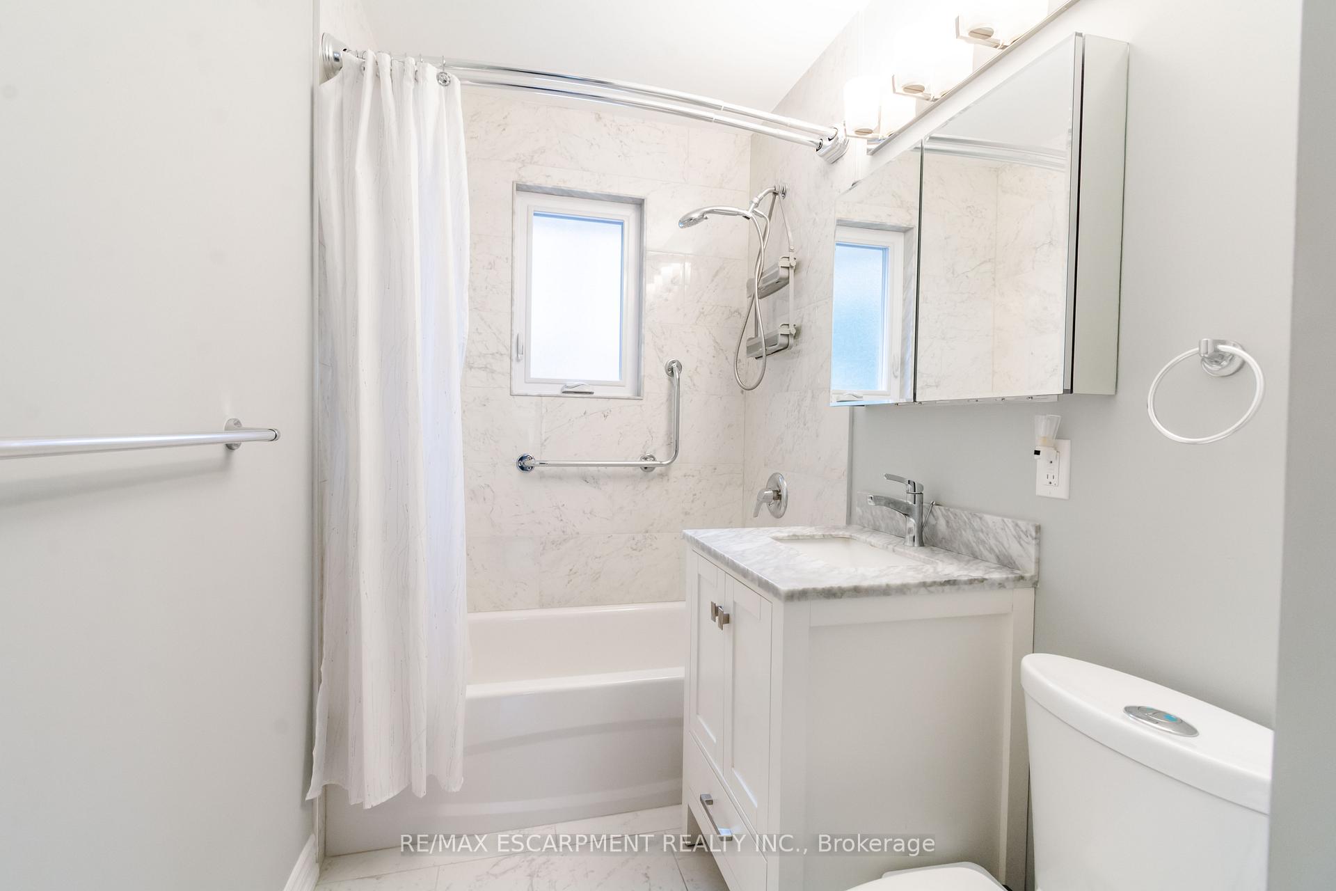 Photo 13 of 111 Castlefield Drive, Hamilton, Hampton Heights — HOMEH