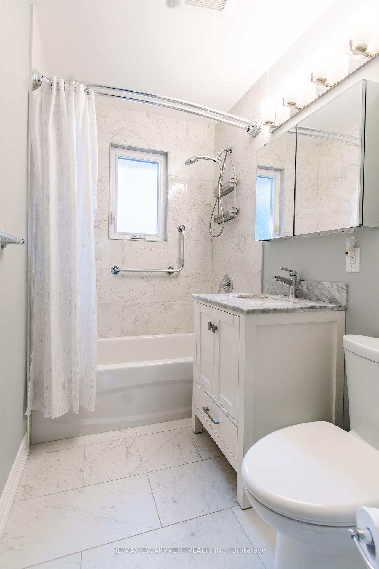Photo 7 of 111 Castlefield Drive, Hamilton, Hampton Heights — HOMEH