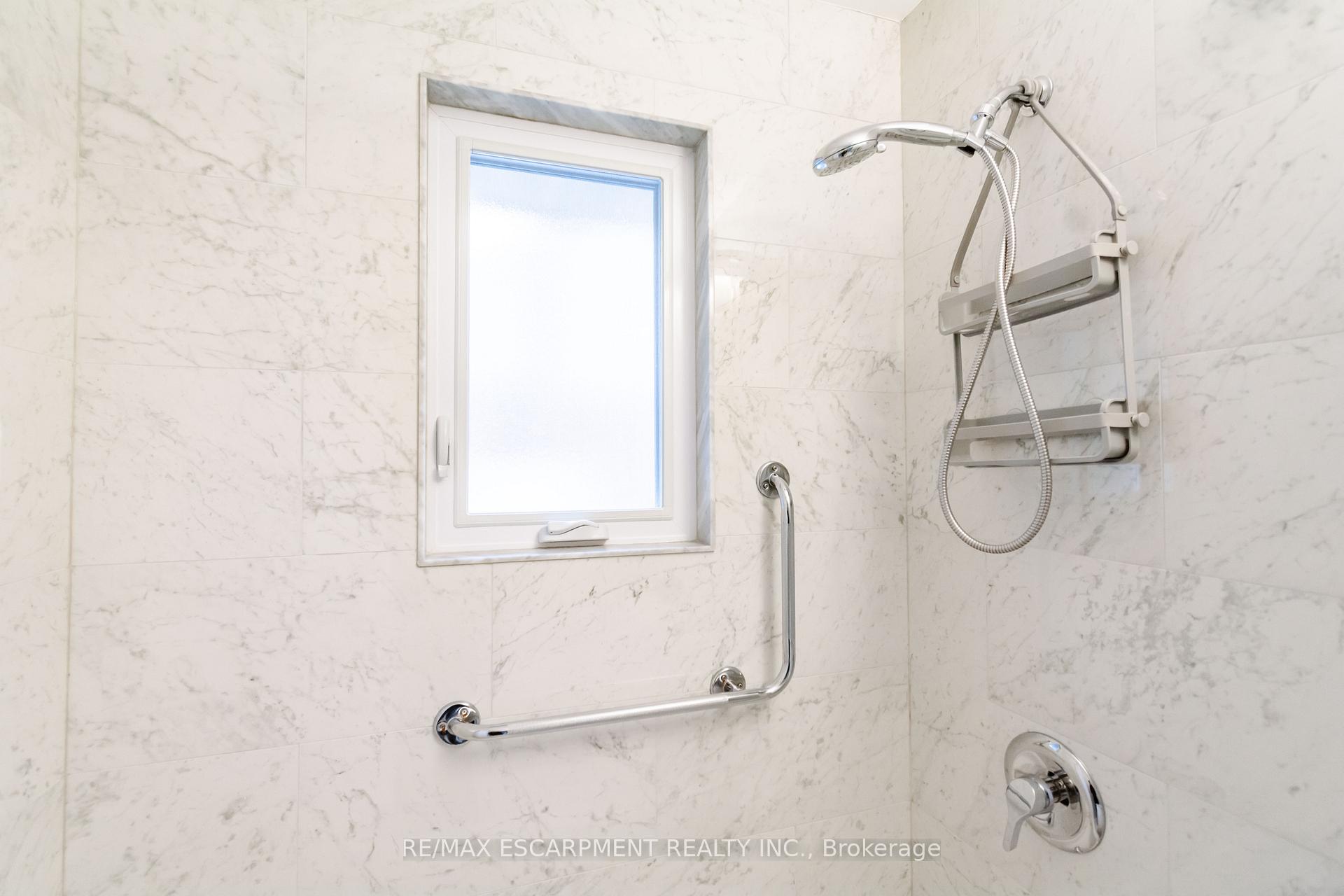 Photo 9 of 111 Castlefield Drive, Hamilton, Hampton Heights — HOMEH