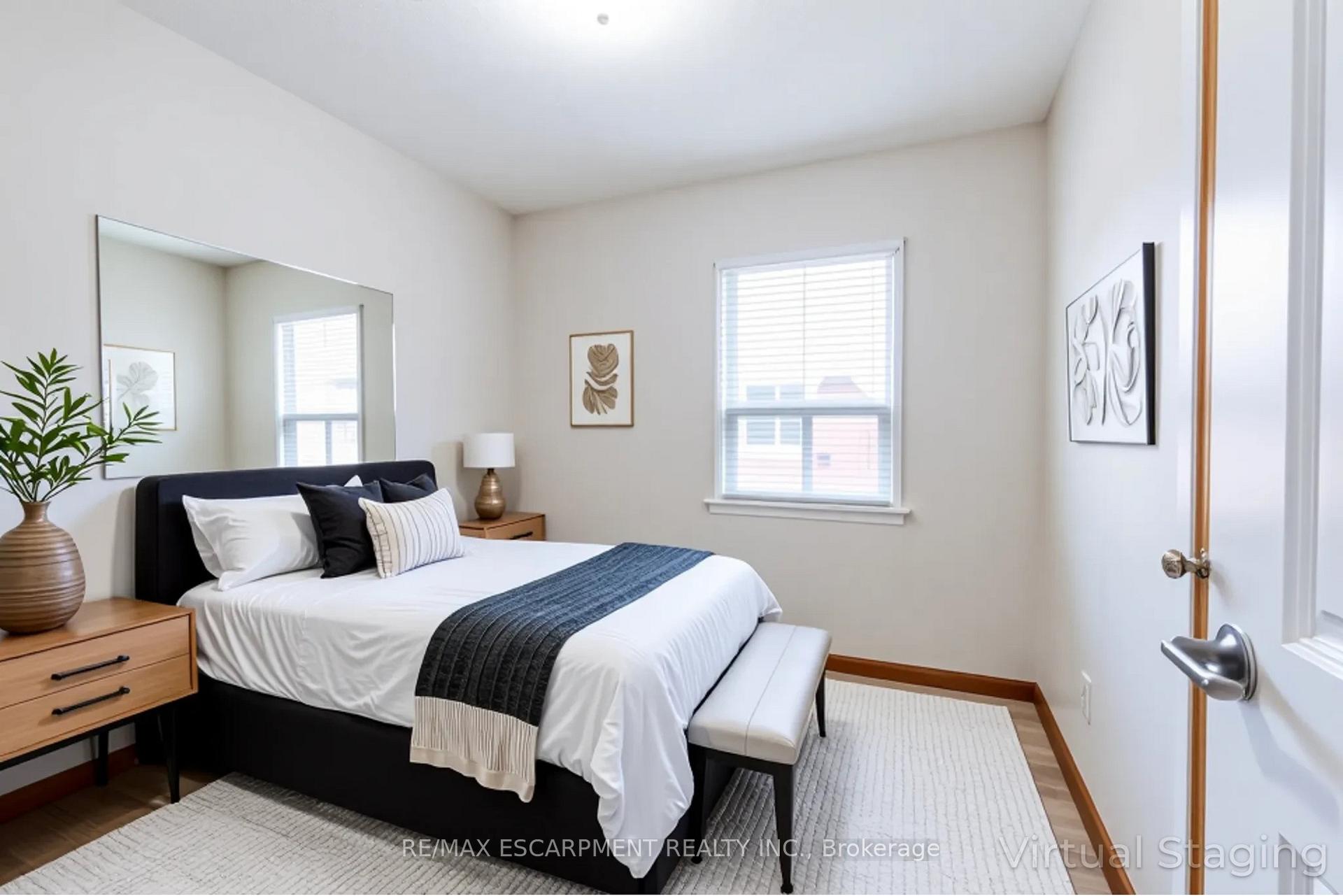 Photo 14 of 111 Castlefield Drive, Hamilton, Hampton Heights — HOMEH