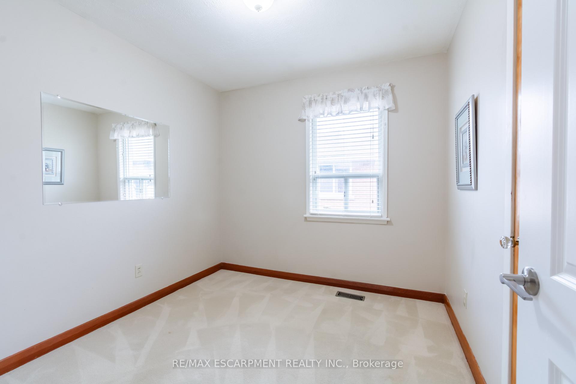Photo 27 of 111 Castlefield Drive, Hamilton, Hampton Heights — HOMEH