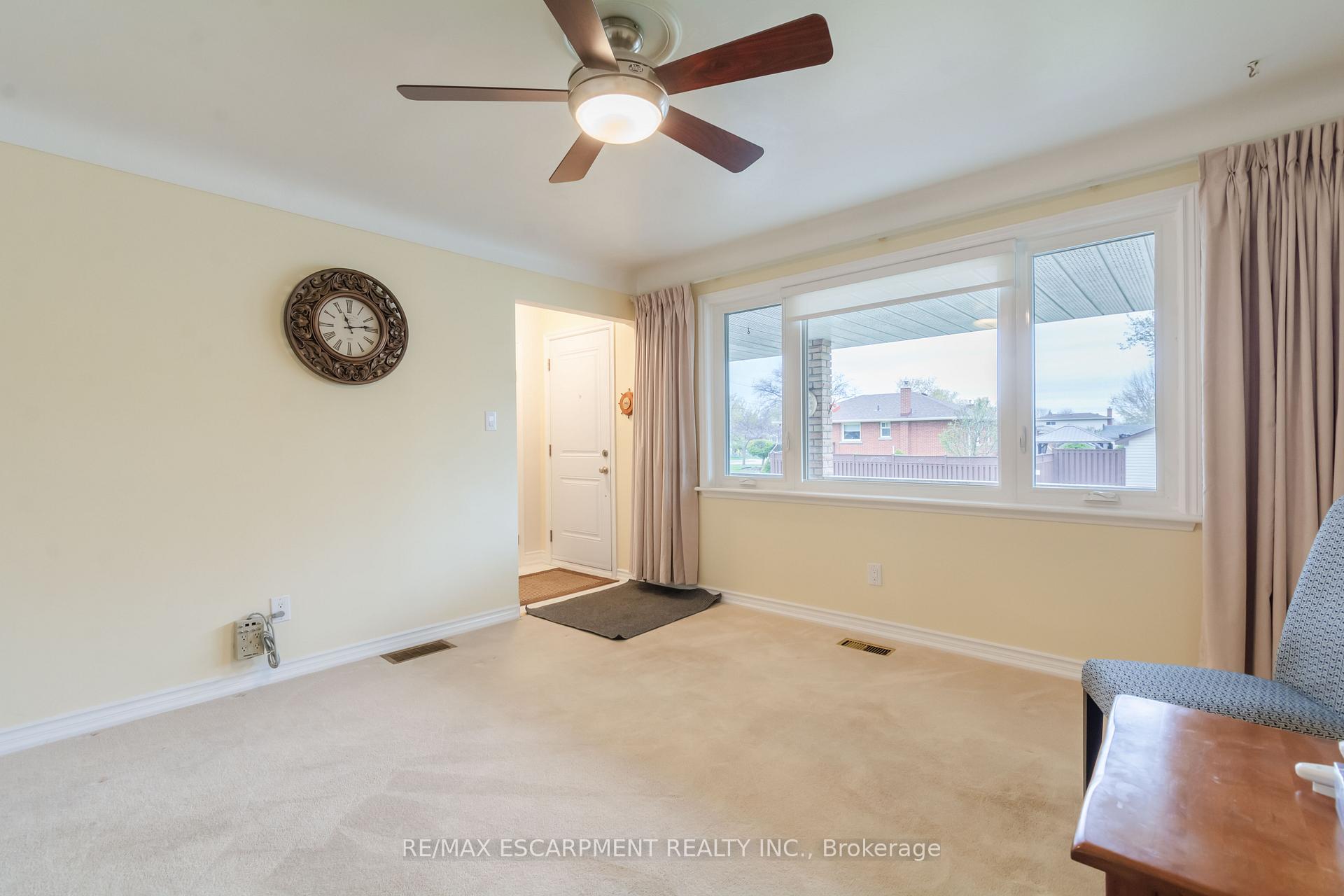 Photo 32 of 111 Castlefield Drive, Hamilton, Hampton Heights — HOMEH