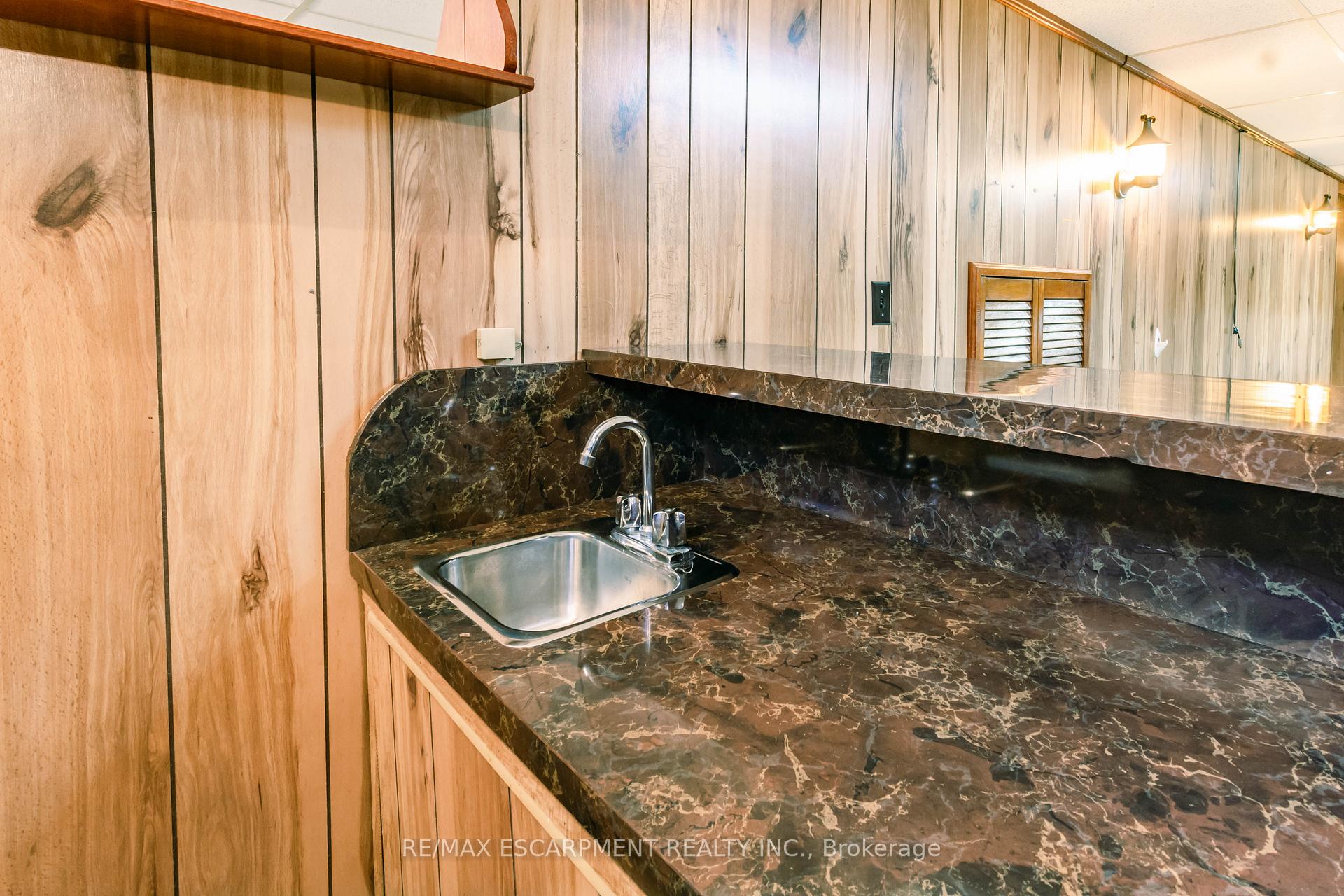 Photo 20 of 111 Castlefield Drive, Hamilton, Hampton Heights — HOMEH