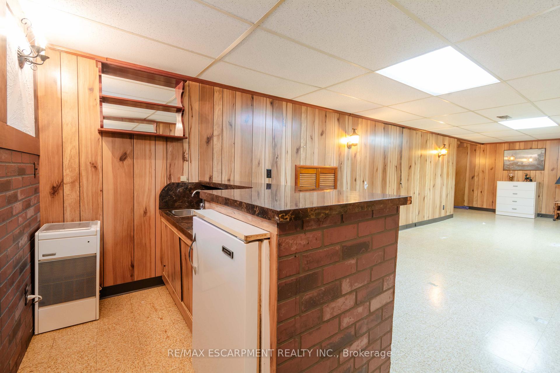 Photo 19 of 111 Castlefield Drive, Hamilton, Hampton Heights — HOMEH