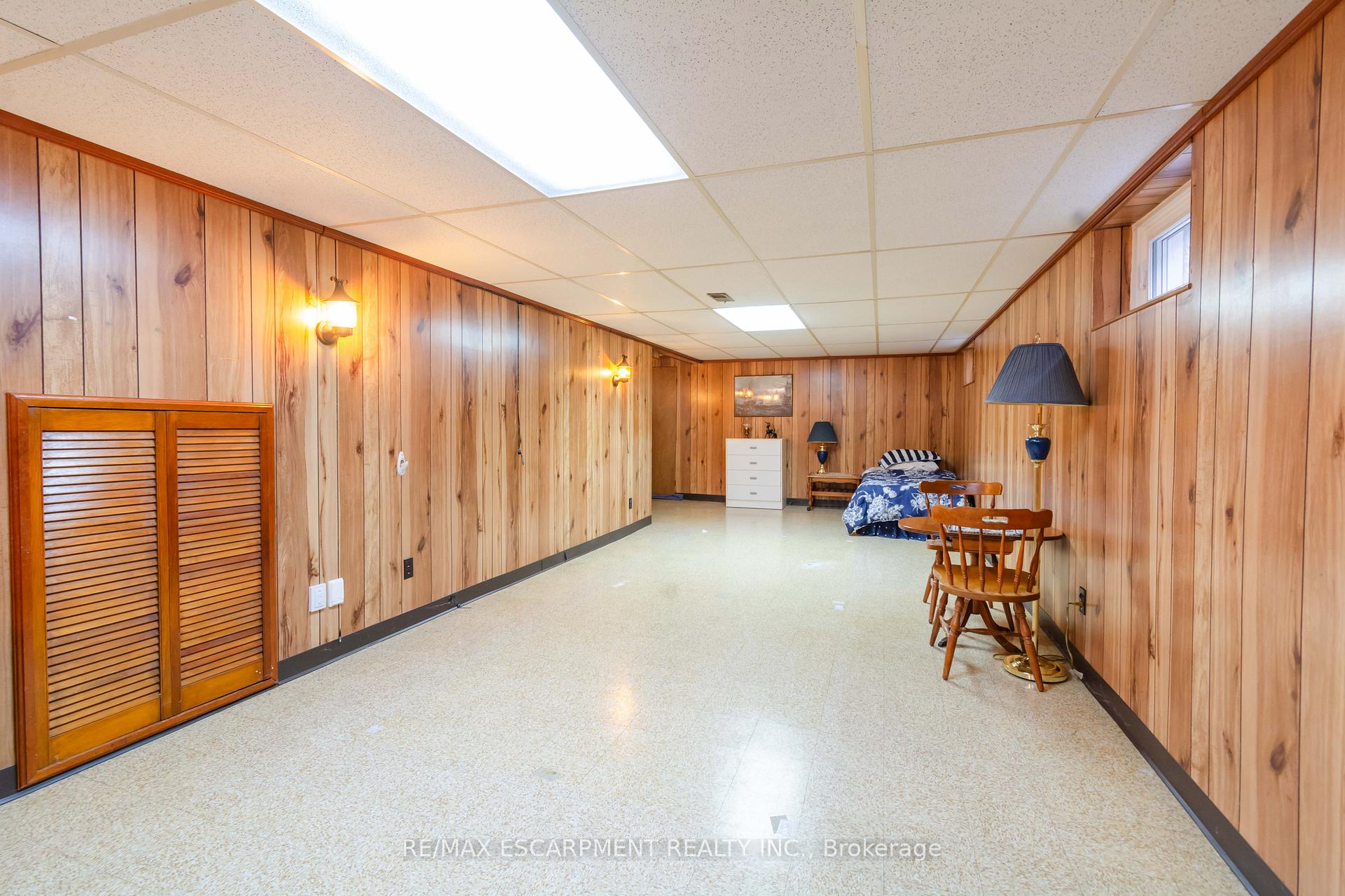 Photo 21 of 111 Castlefield Drive, Hamilton, Hampton Heights — HOMEH