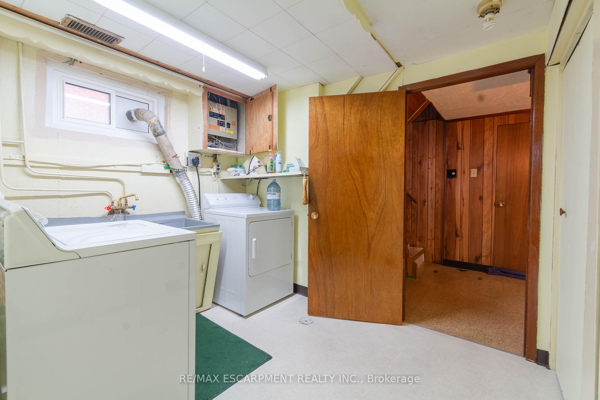 Photo 22 of 111 Castlefield Drive, Hamilton, Hampton Heights — HOMEH