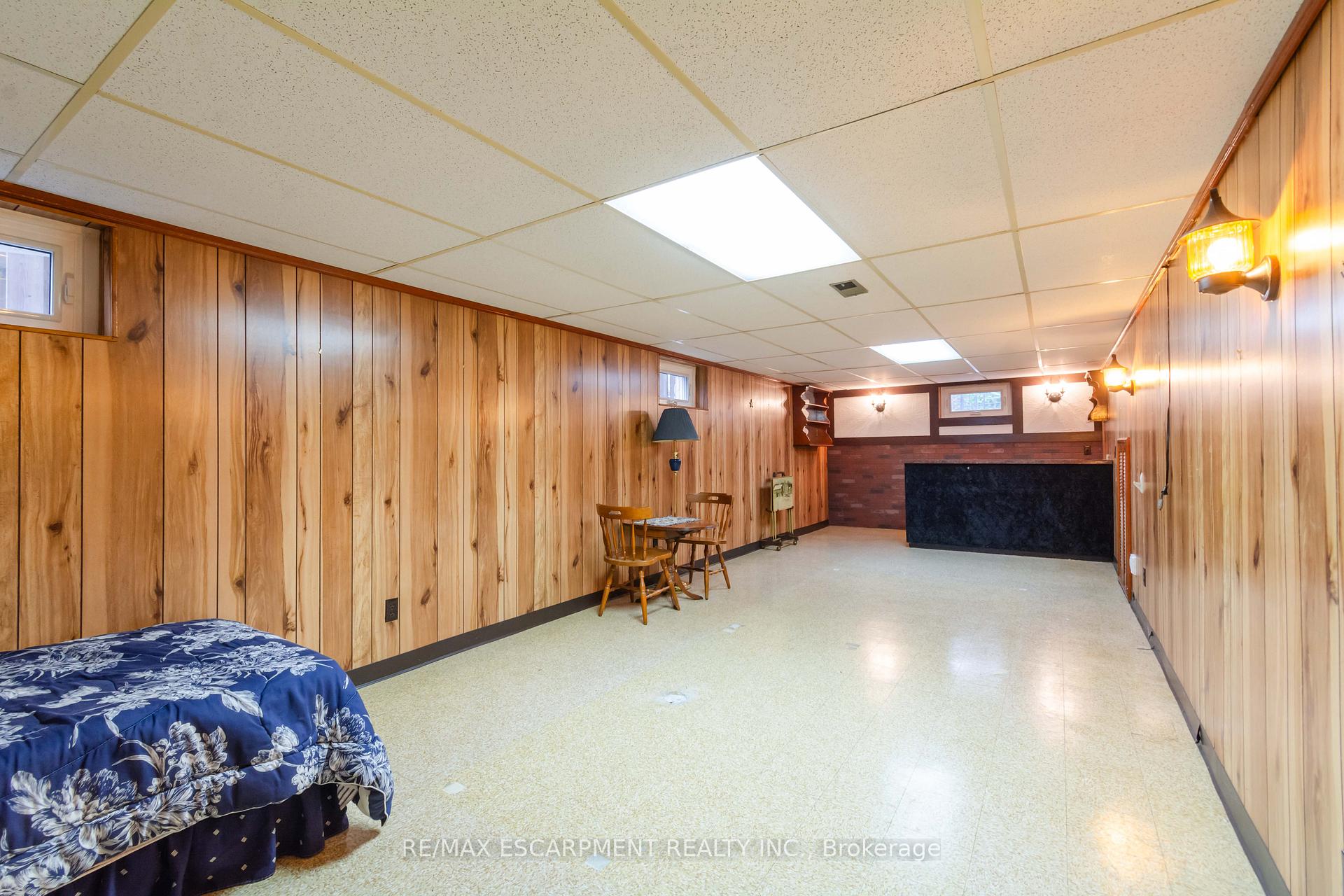 Photo 29 of 111 Castlefield Drive, Hamilton, Hampton Heights — HOMEH