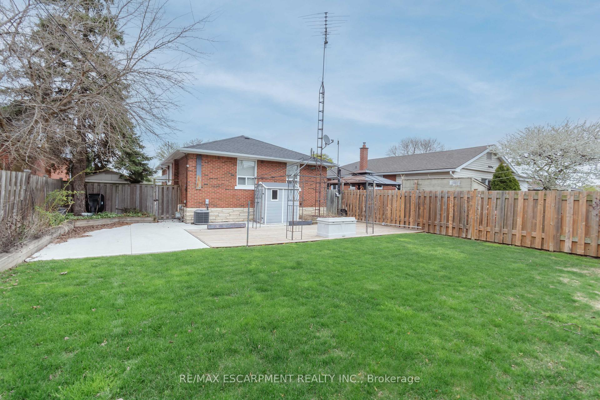 Photo 36 of 111 Castlefield Drive, Hamilton, Hampton Heights — HOMEH