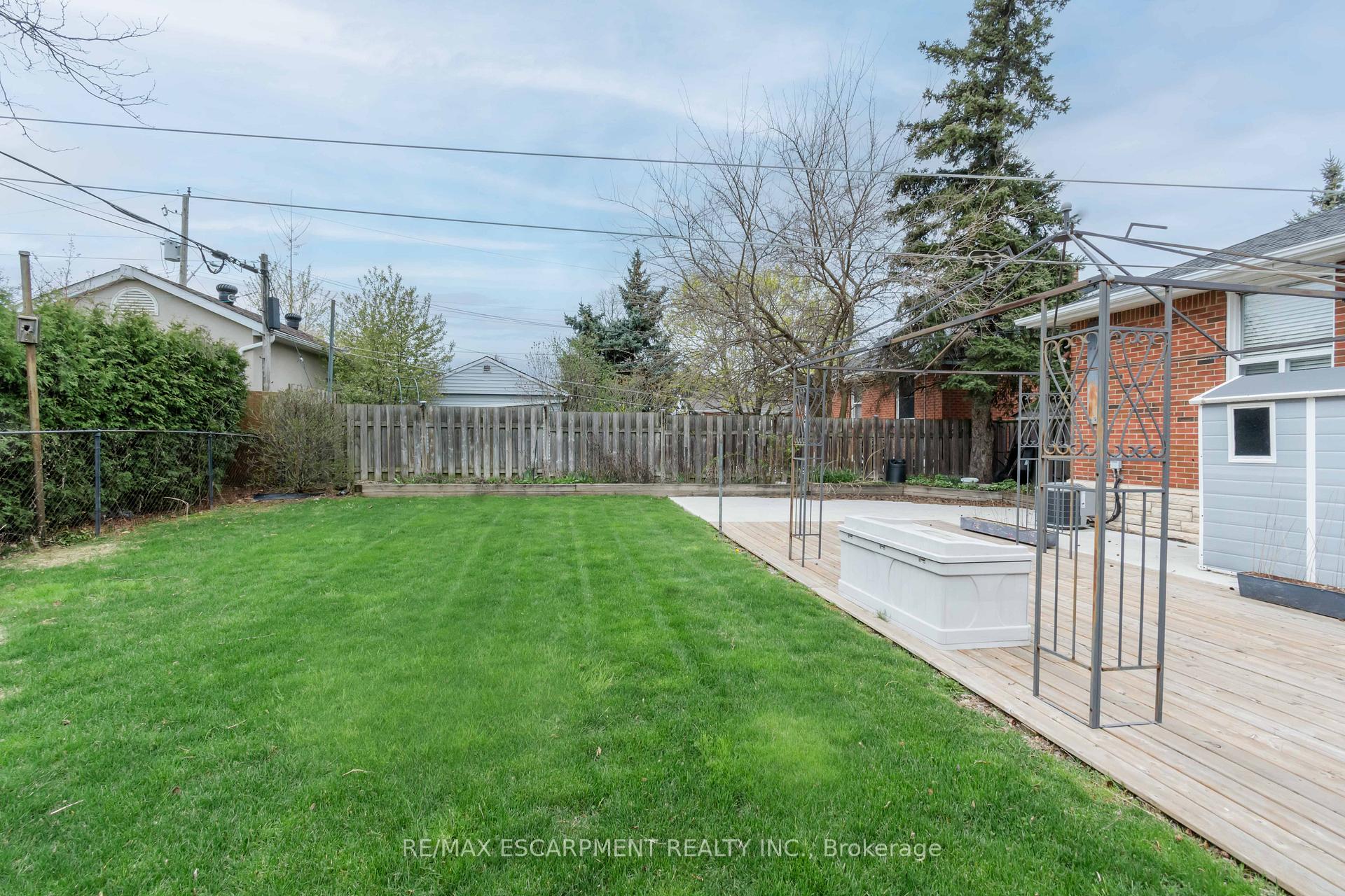 Photo 34 of 111 Castlefield Drive, Hamilton, Hampton Heights — HOMEH