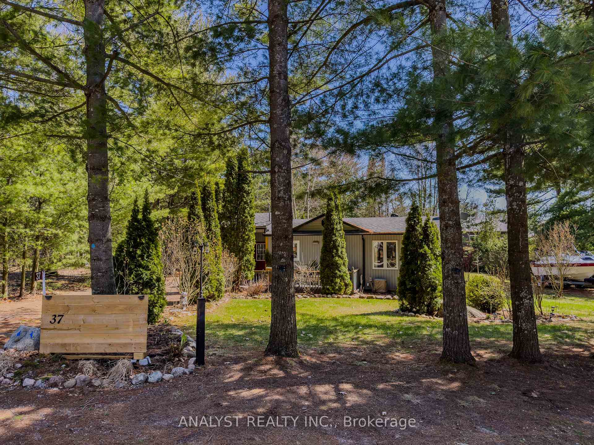 Photo 7 of 37 Lindale Avenue, Tiny, Lafontaine — HOMEH
