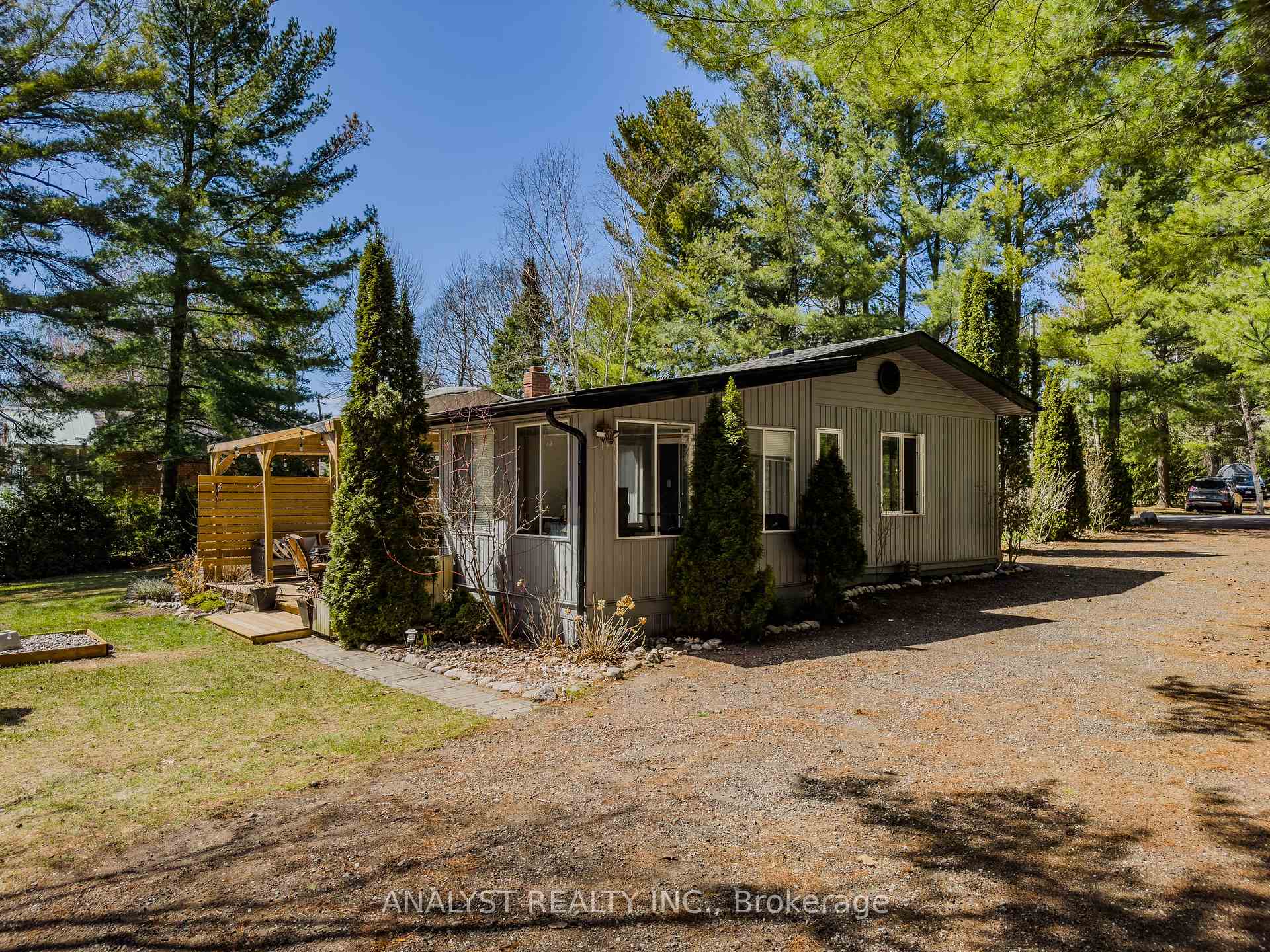 Photo 9 of 37 Lindale Avenue, Tiny, Lafontaine — HOMEH