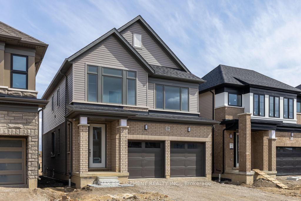 Photo 3 of 19 Blain Drive, Hamilton, Binbrook — HOMEH