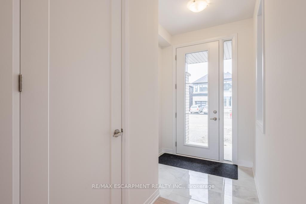 Photo 2 of 19 Blain Drive, Hamilton, Binbrook — HOMEH