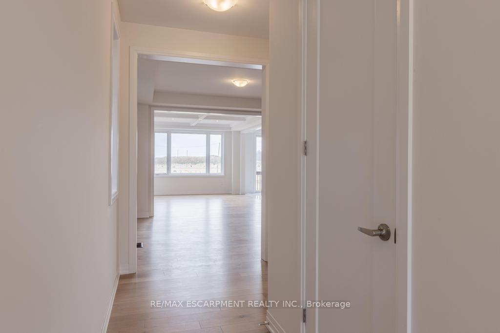 Photo 4 of 19 Blain Drive, Hamilton, Binbrook — HOMEH