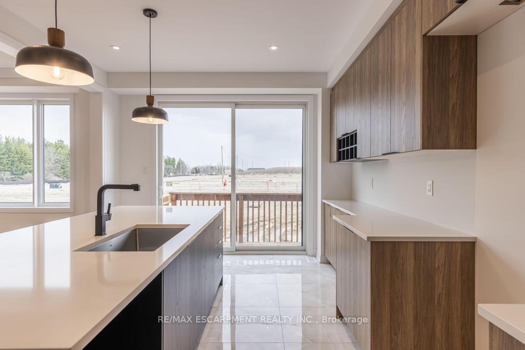 Photo 5 of 19 Blain Drive, Hamilton, Binbrook — HOMEH