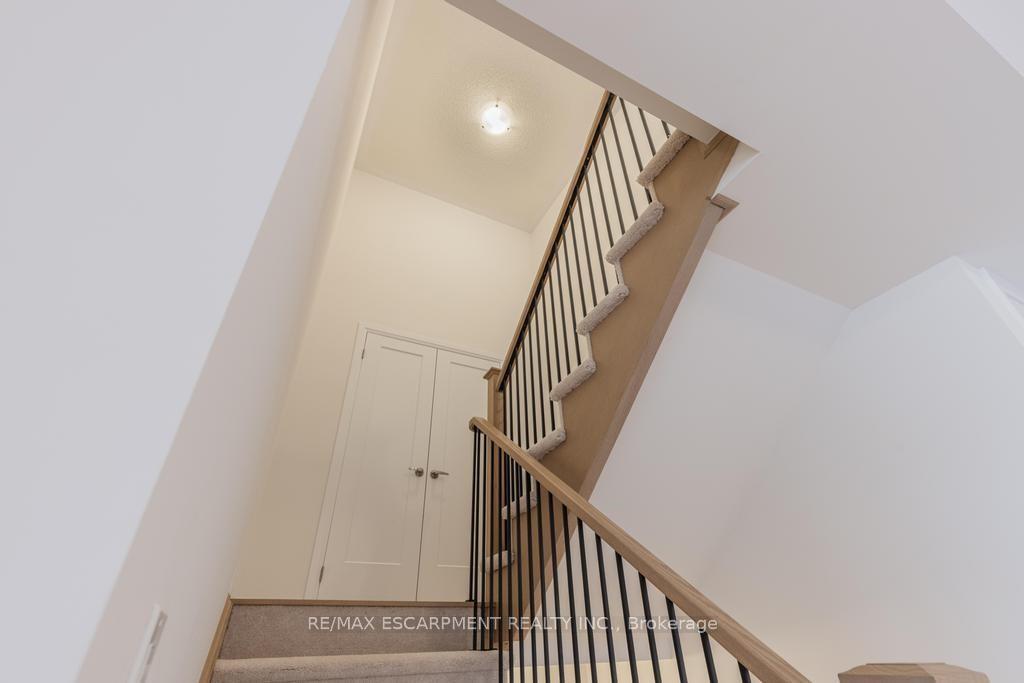 Photo 16 of 19 Blain Drive, Hamilton, Binbrook — HOMEH