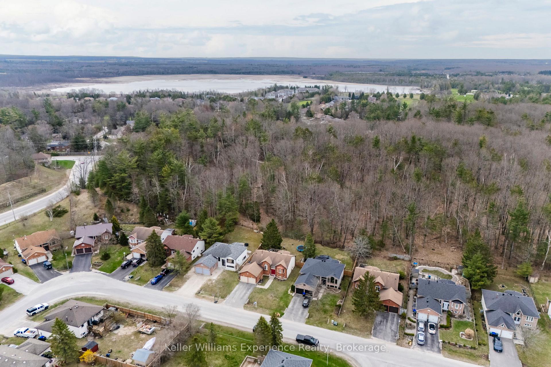 Photo 10 of 50 Leo Boulevard, Wasaga Beach — HOMEH