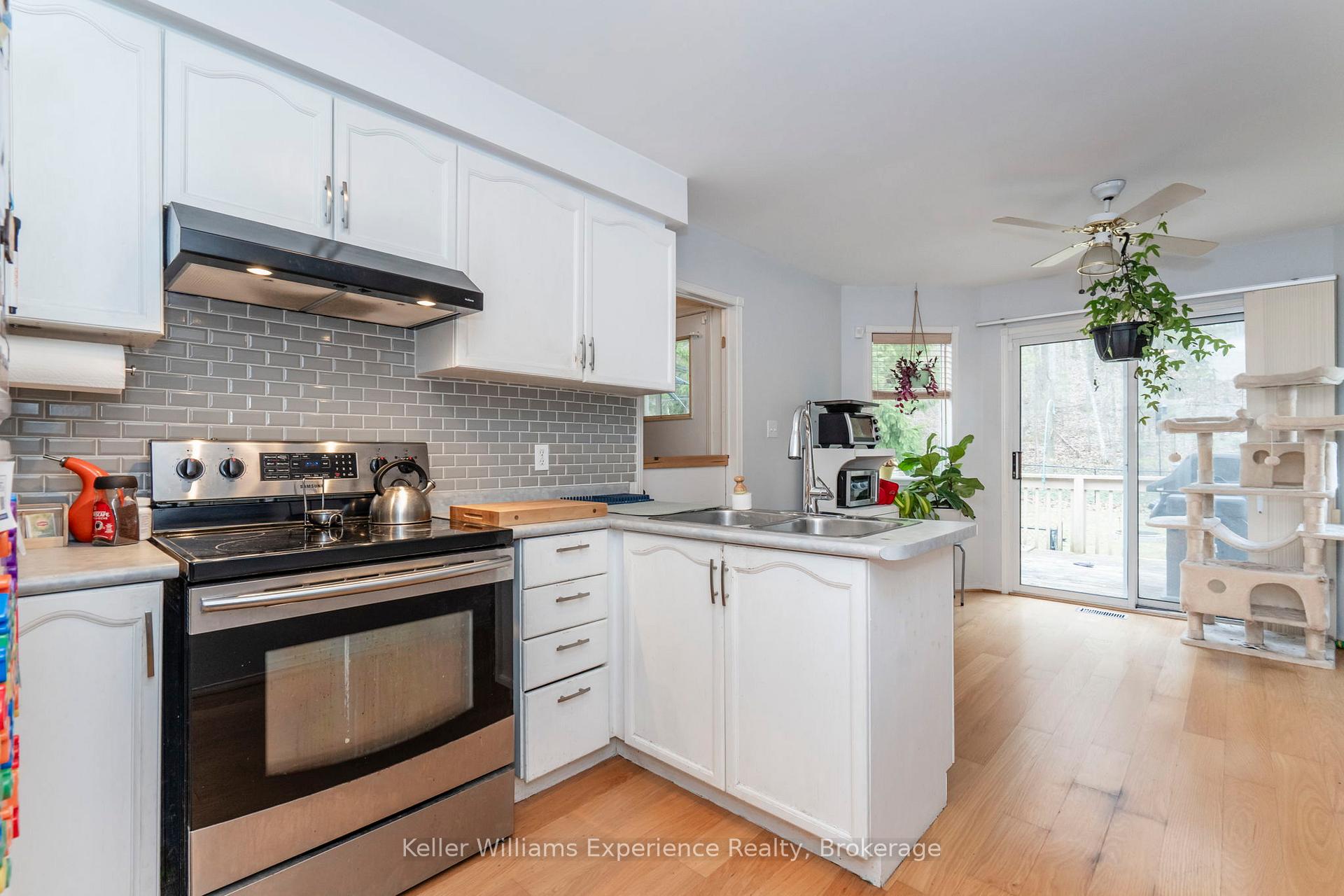 Photo 2 of 50 Leo Boulevard, Wasaga Beach — HOMEH