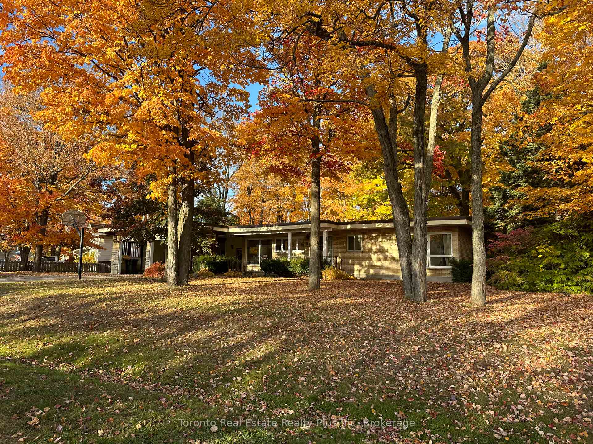 Photo 2 of 50 Tadcaster Place, Sault Ste Marie, West — HOMEH