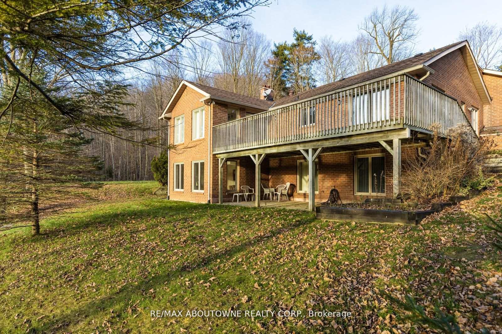 Photo 2 of 22 Matson Drive, Caledon, Palgrave — HOMEH