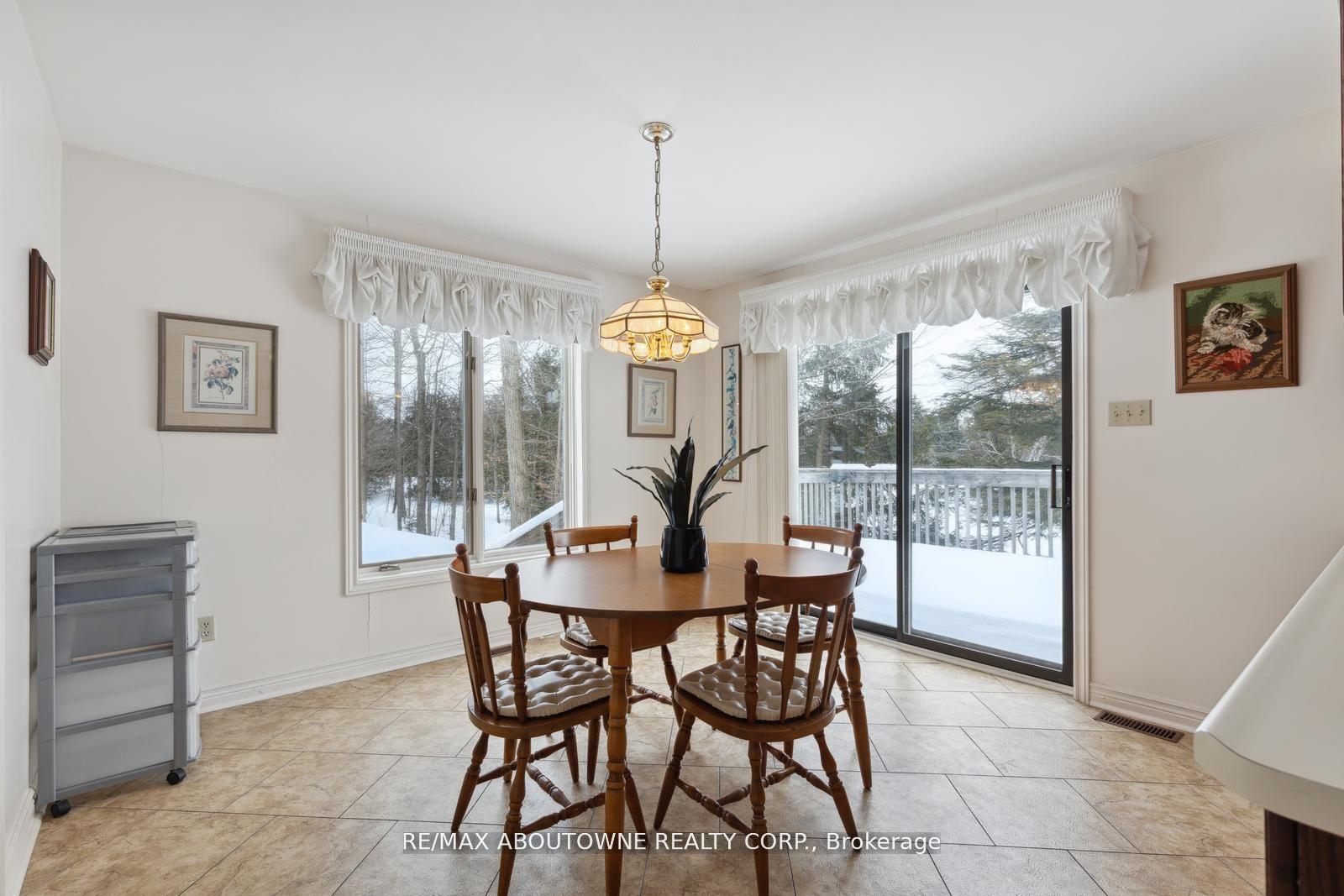 Photo 10 of 22 Matson Drive, Caledon, Palgrave — HOMEH