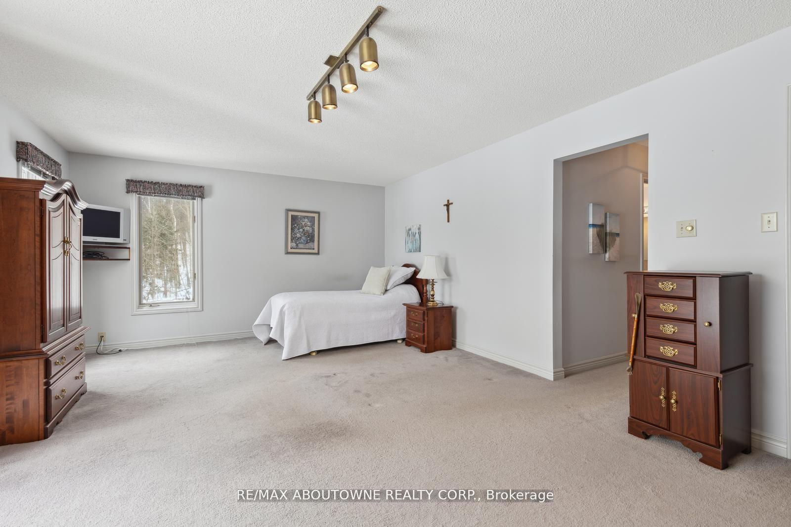 Photo 15 of 22 Matson Drive, Caledon, Palgrave — HOMEH