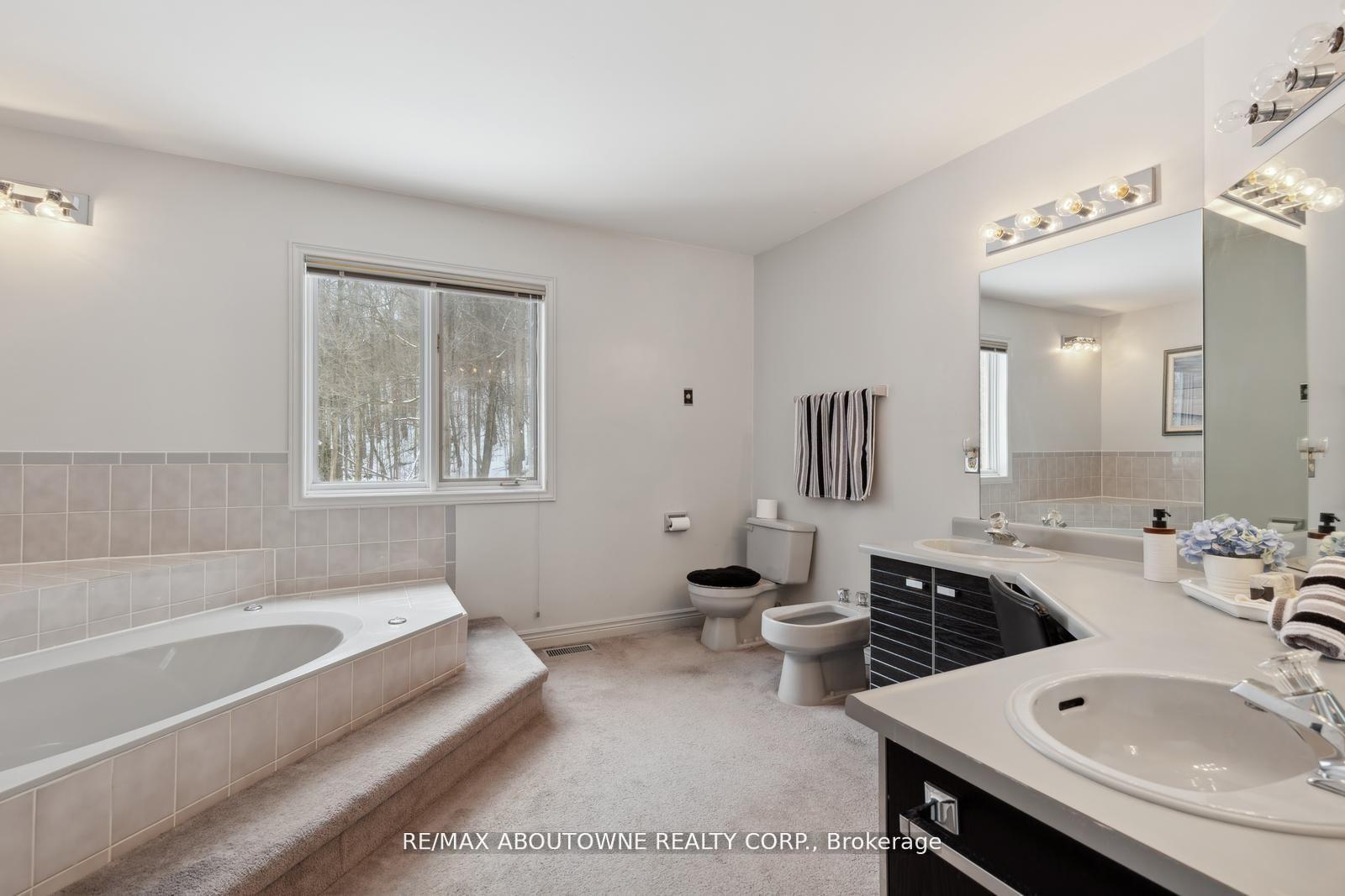 Photo 26 of 22 Matson Drive, Caledon, Palgrave — HOMEH