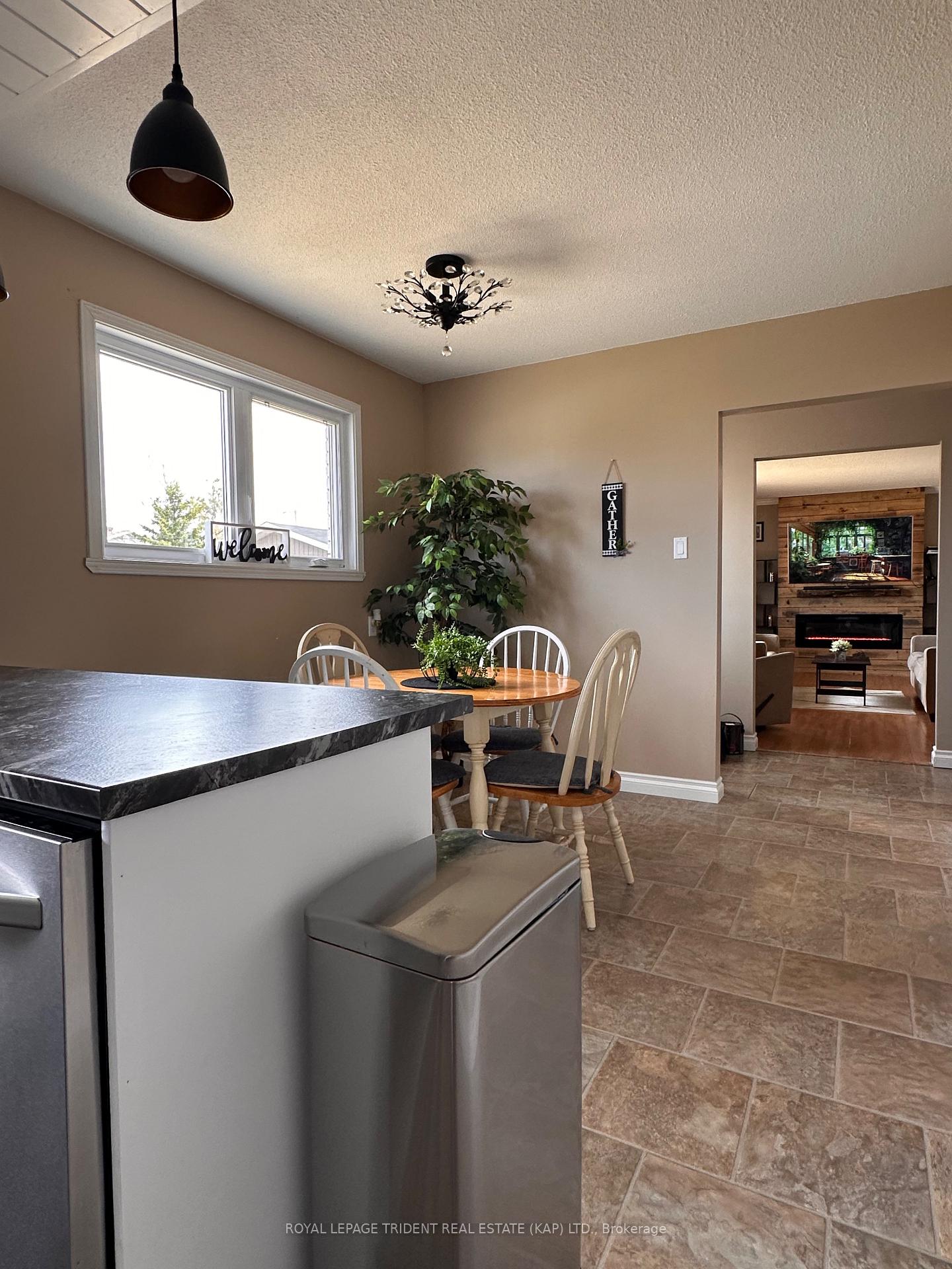 Photo 2 of 9 Hudson Place, Kapuskasing — HOMEH