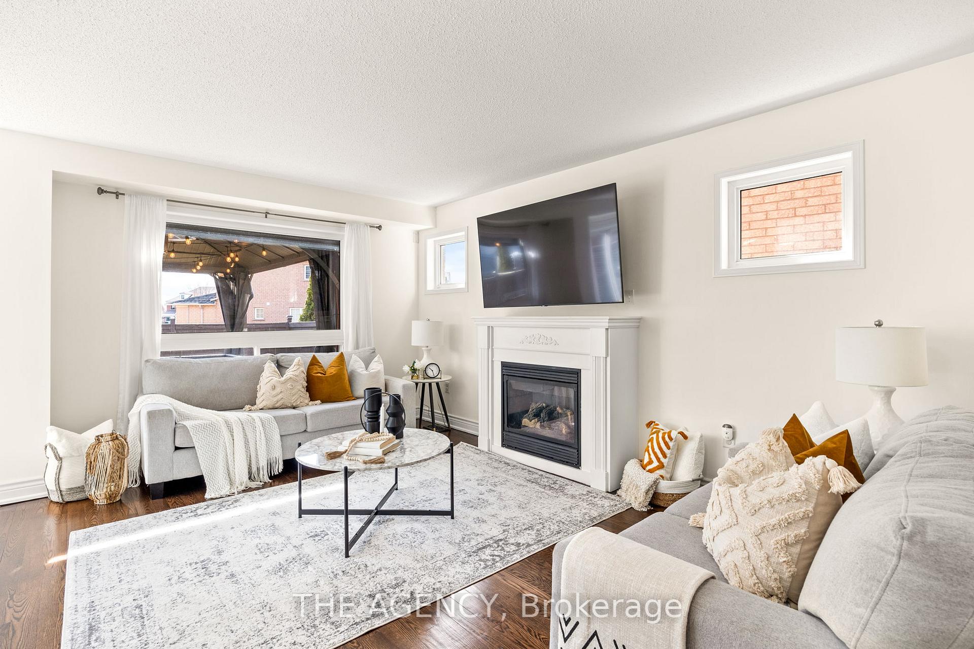 Photo 5 of 15 Grainger Crescent, Ajax, Northwest Ajax — HOMEH