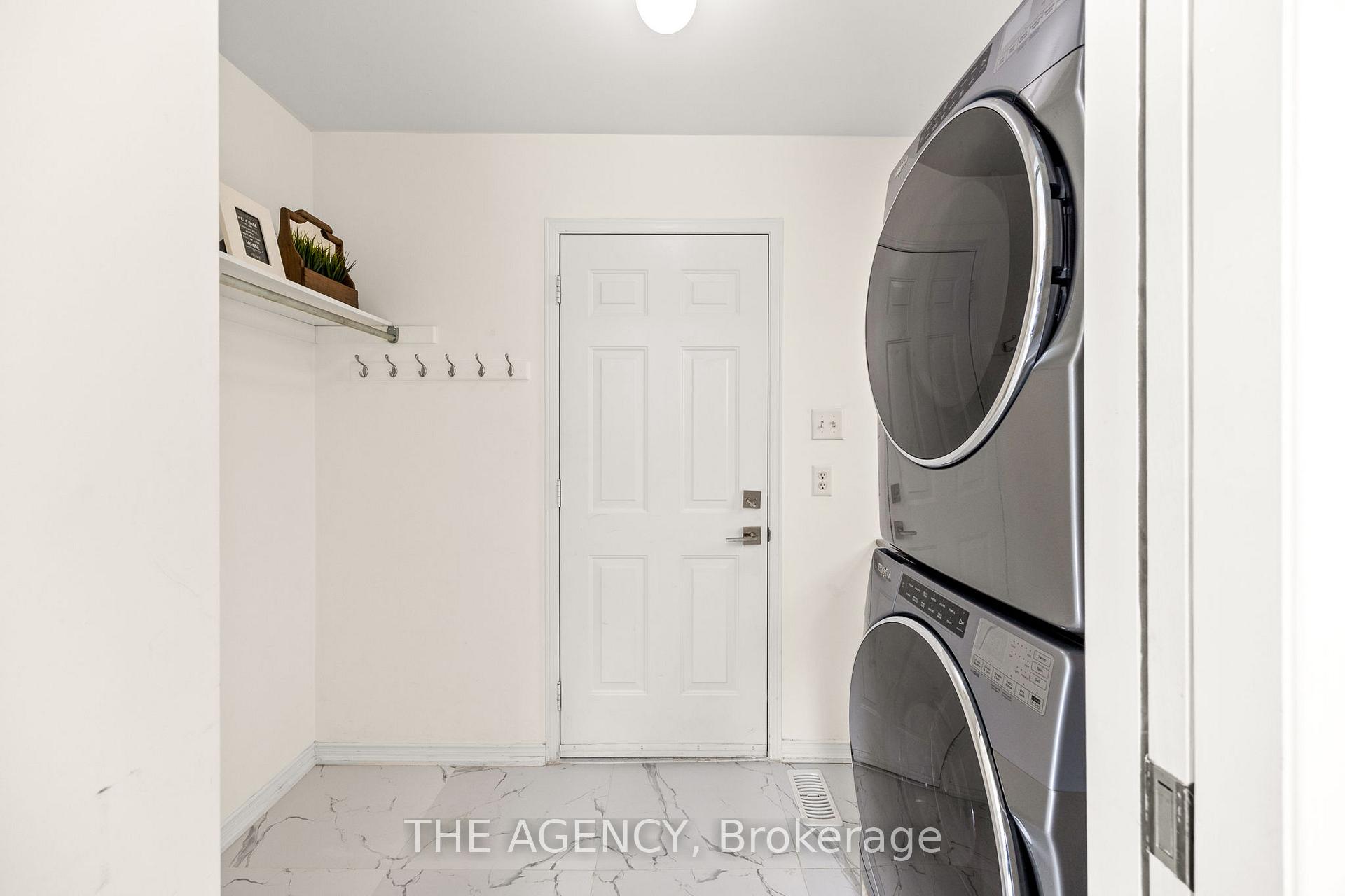 Photo 8 of 15 Grainger Crescent, Ajax, Northwest Ajax — HOMEH