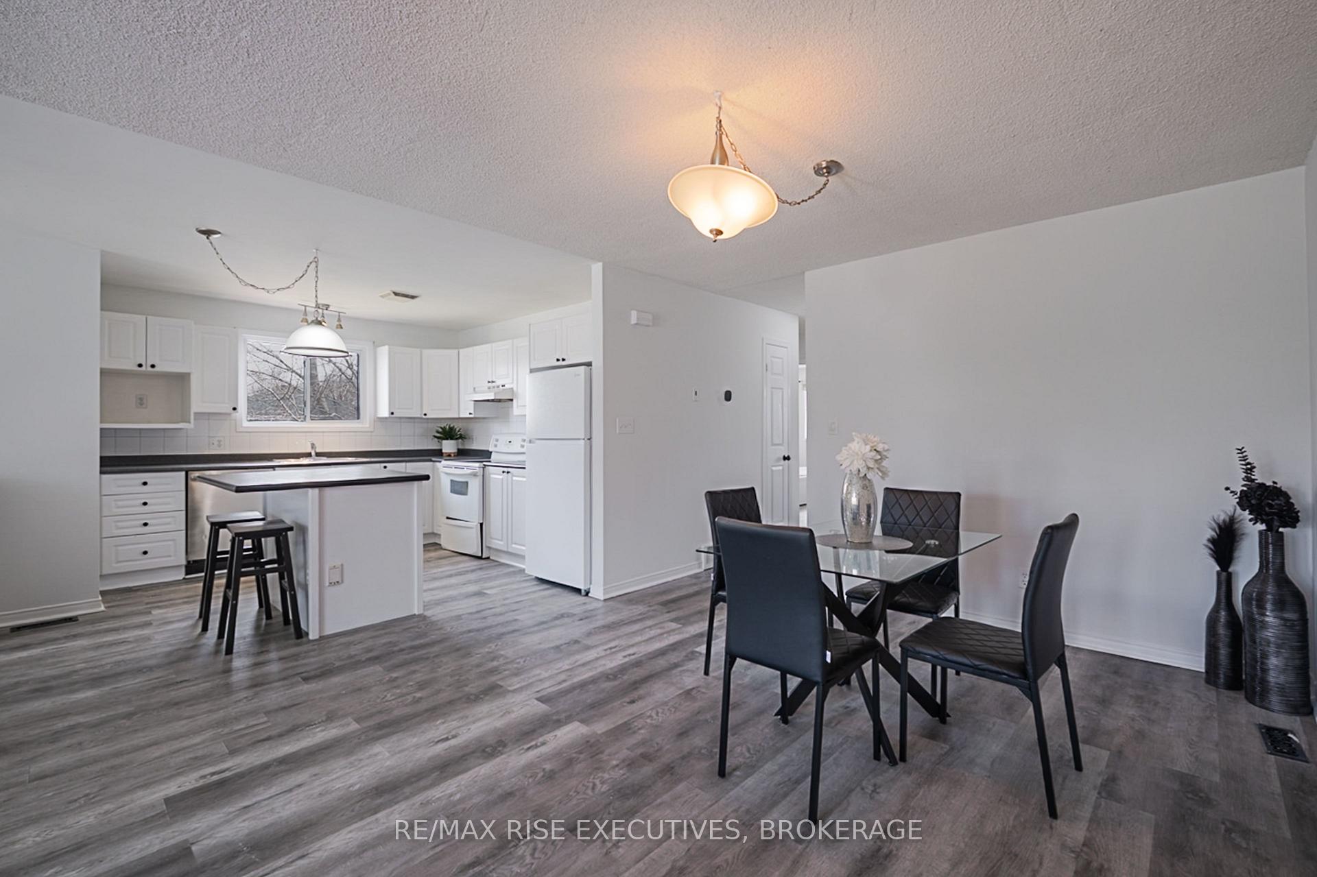 Photo 8 of 663 Barnsley Crescent E, Kingston, City Southwest — HOMEH