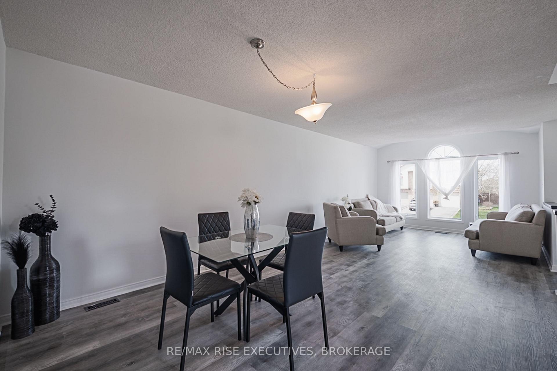 Photo 13 of 663 Barnsley Crescent E, Kingston, City Southwest — HOMEH