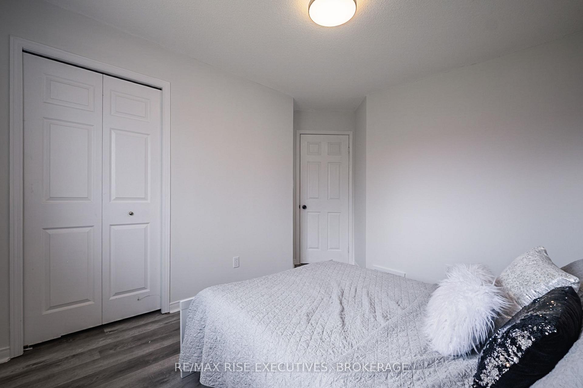 Photo 23 of 663 Barnsley Crescent E, Kingston, City Southwest — HOMEH