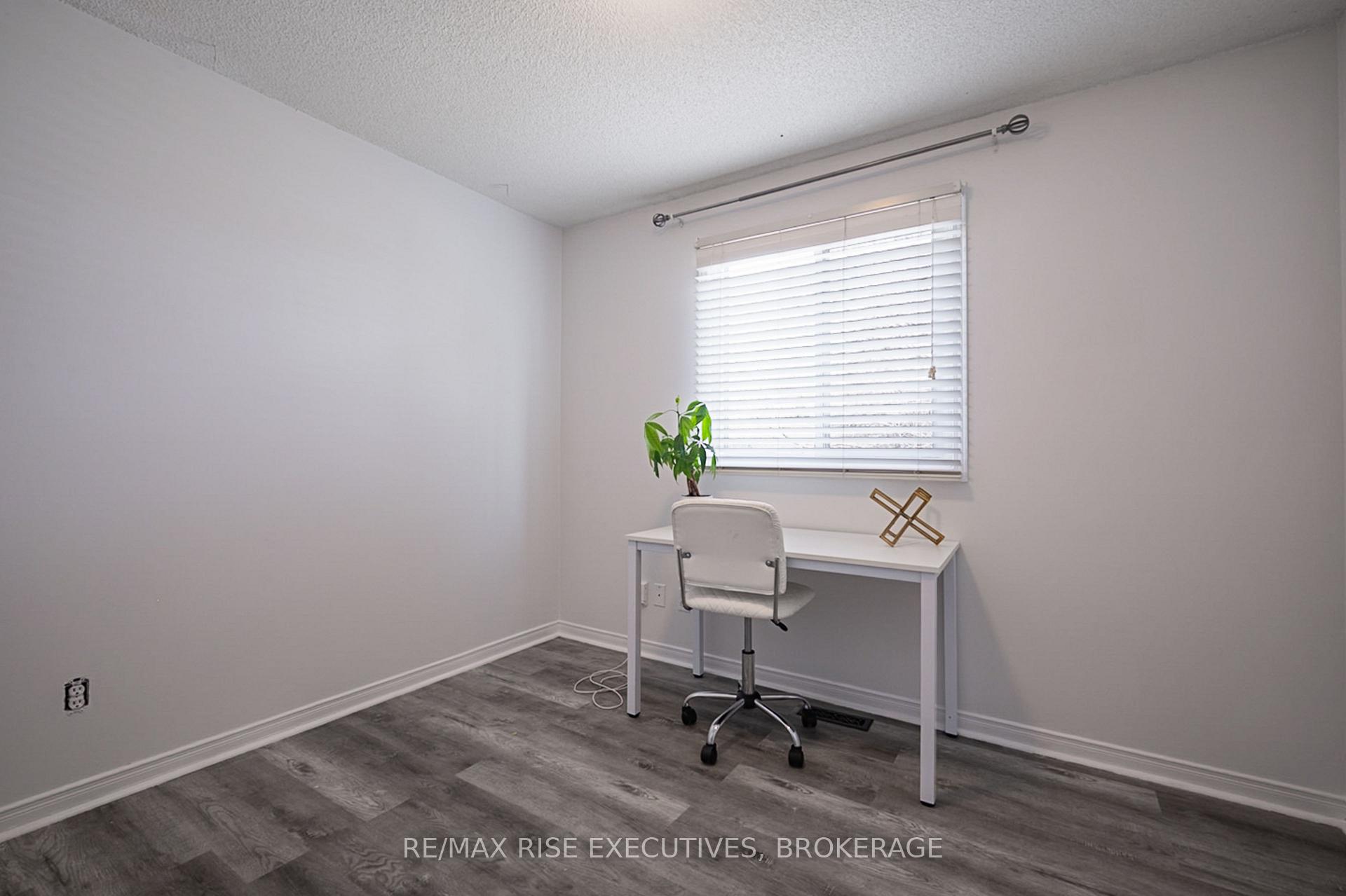 Photo 14 of 663 Barnsley Crescent E, Kingston, City Southwest — HOMEH