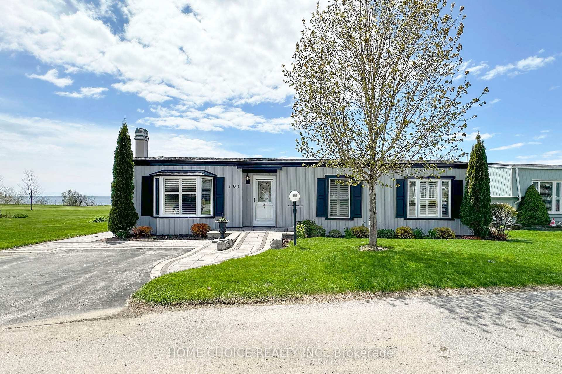Photo 1 of 101 The Cove Road, Clarington, Newcastle — HOMEH