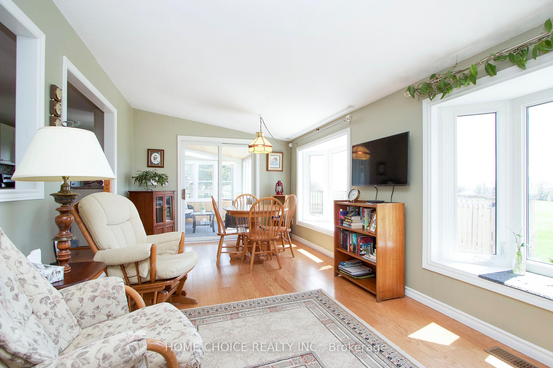 Photo 8 of 101 The Cove Road, Clarington, Newcastle — HOMEH
