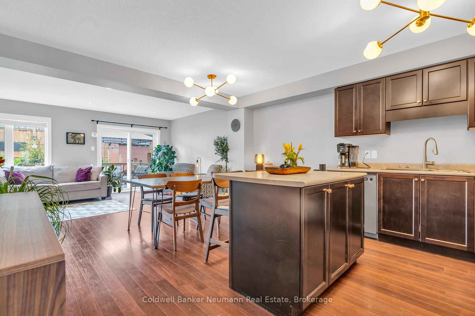Photo 2 of 28 Renfrew Street, Kitchener — HOMEH