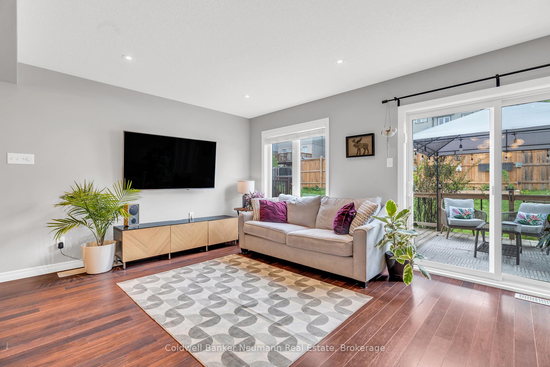 Photo 16 of 28 Renfrew Street, Kitchener — HOMEH