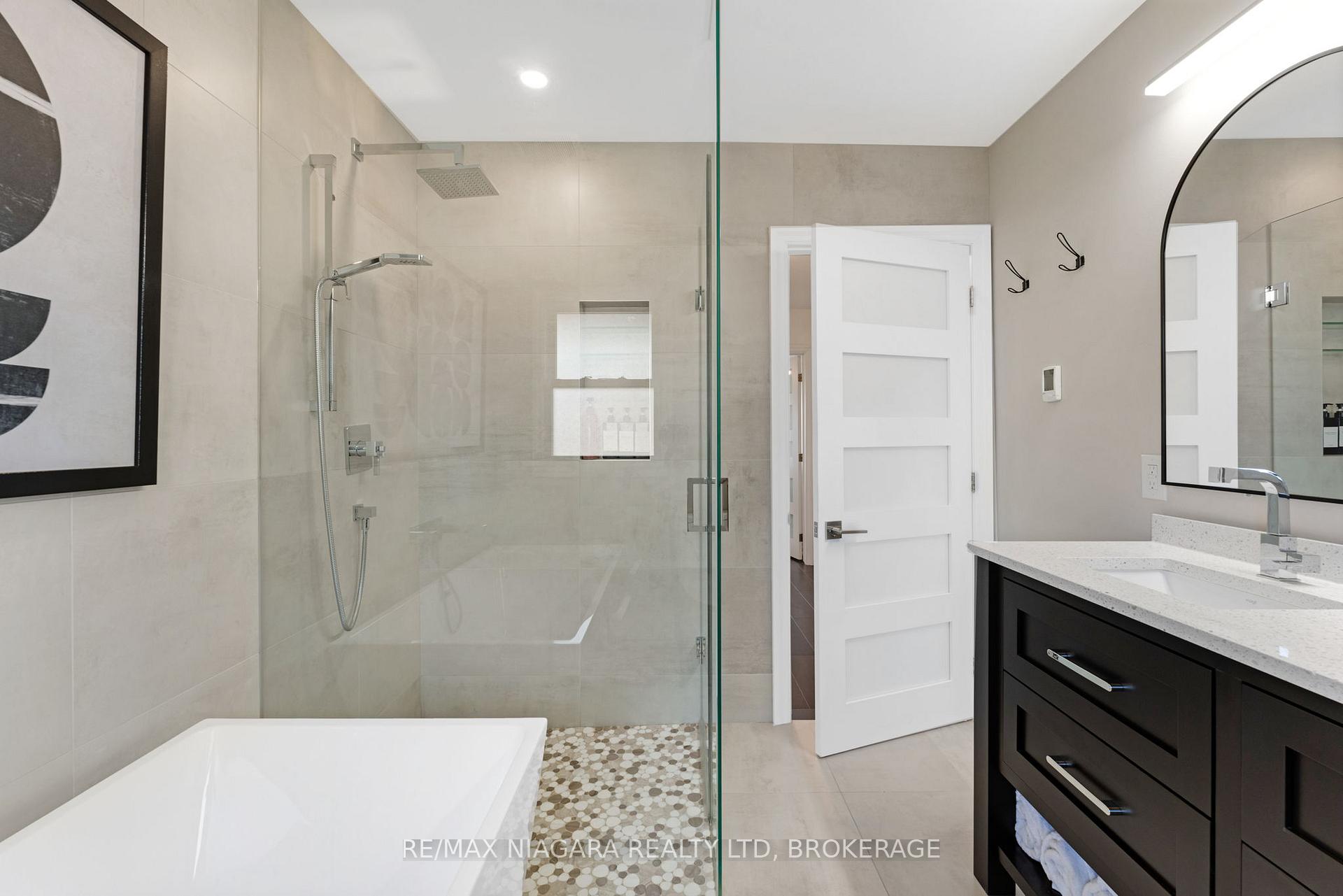 Photo 35 of 14 Mackie Street, St. Catharines, Port Dalhousie — HOMEH