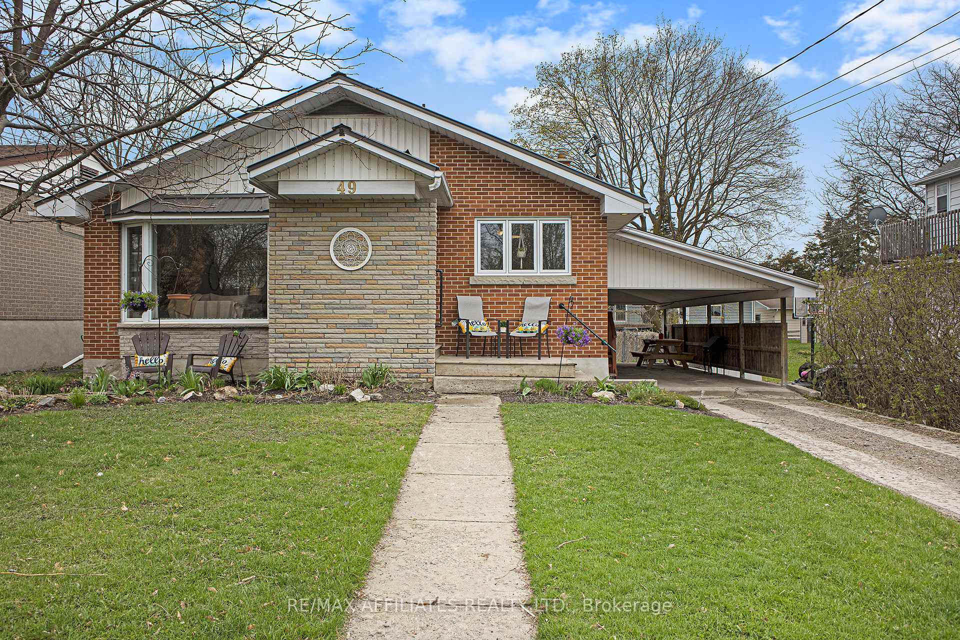 Photo 1 of 49 Gladstone Avenue, Smiths Falls — HOMEH