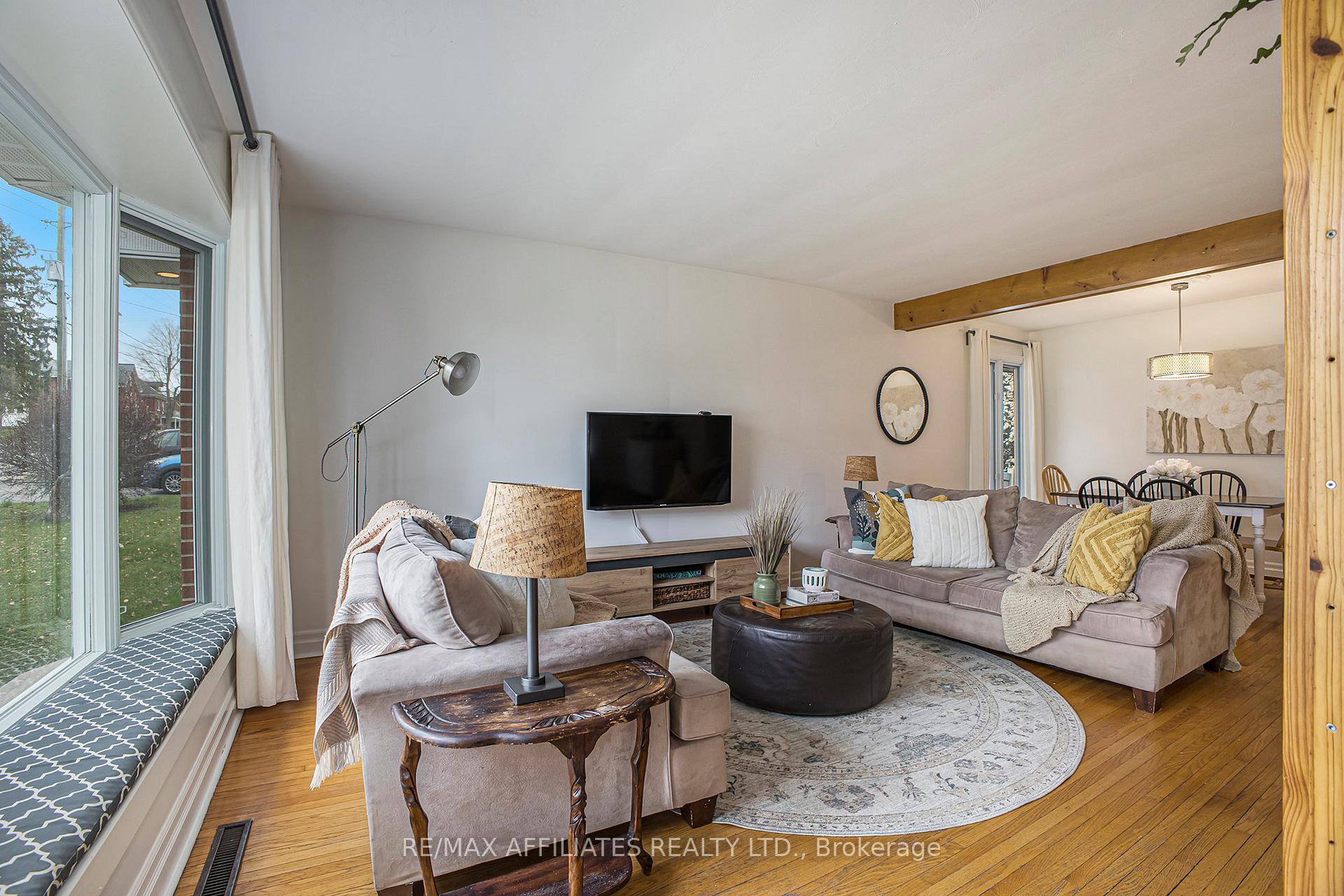 Photo 5 of 49 Gladstone Avenue, Smiths Falls — HOMEH
