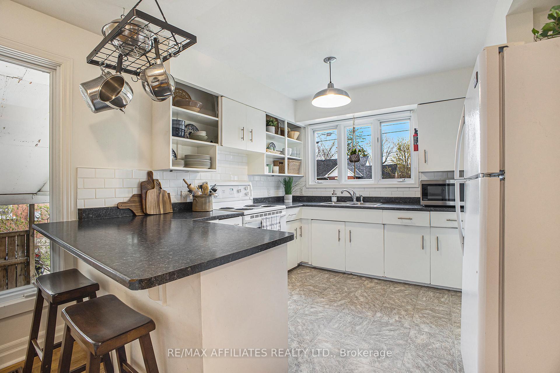 Photo 8 of 49 Gladstone Avenue, Smiths Falls — HOMEH