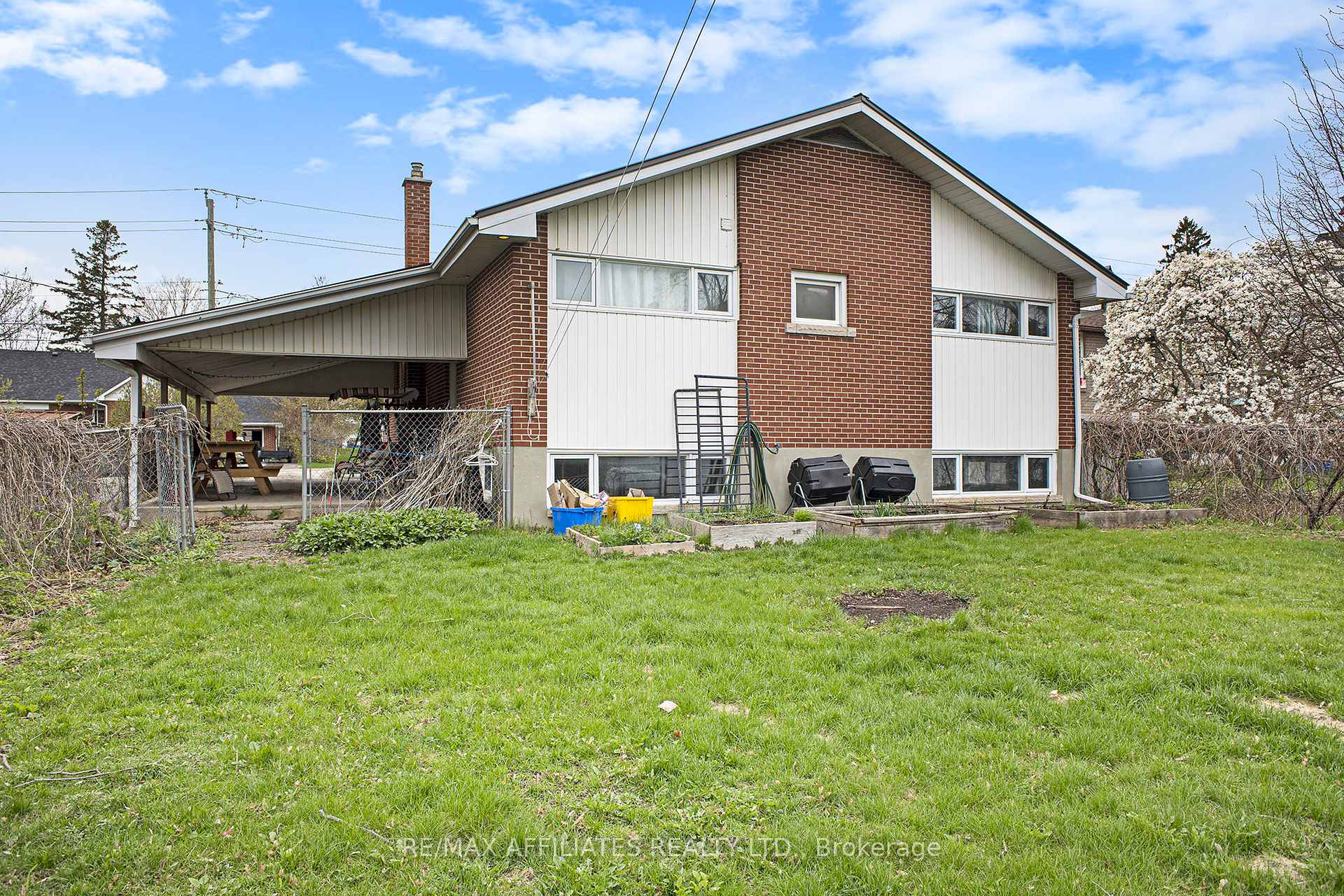 Photo 26 of 49 Gladstone Avenue, Smiths Falls — HOMEH